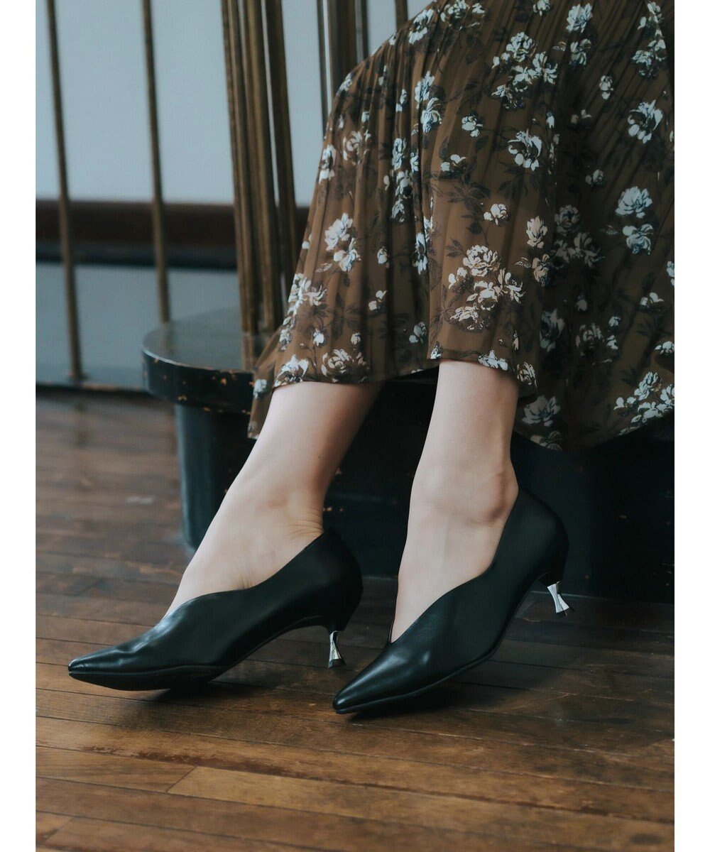 【イェッカ ヴェッカ/YECCA VECCA】の【CLASSY.掲載】Vカットメタルヒールパンプス インテリア・キッズ・メンズ・レディースファッション・服の通販 founy(ファニー) 雑誌掲載アイテム Magazine Picks & Fashion Features ファッション雑誌 Fashion Magazines クラッシィ CLASSY. ファッション Fashion レディースファッション Fashion for Women おすすめ Recommended / Our Picks インソール Shoe Insole カッティング Cutting Detail クッション Cushion, Throw Pillow スタイリッシュ Stylish, Fashionable フェイクレザー Faux Leather, PU Leather フレア Flare, Flared メタル Metal, Metal Parts エレガント 上品 Elegant 雑誌 Magazine, Fashion Magazine Black|ID: prp329100004708214 ipo3291000000034070699