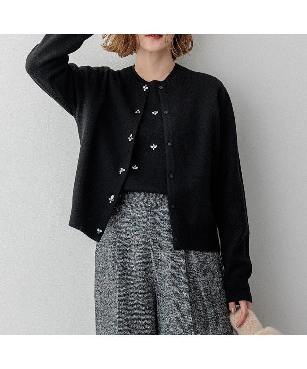 【23区/NIJYUSANKU】のビジューニット カーディガン インテリア・キッズ・メンズ・レディースファッション・服の通販 founy(ファニー) ファッション Fashion レディースファッション Fashion for Women トップス・カットソー Cut & Sew Tops ニット Knit Tops & Sweaters カーディガン・羽織り Layered Style Cardigans カーディガン Cardigan, Knitwear なめらか Smooth, Silky Texture ビジュー Bijou, Jewel-like Accent フェルト Felt, Felt Fabric ベーシック Basic, Essential ラグジュアリー Luxury, Elegant A/W・秋冬 Autumn/Winter 冬 Winter / This Winter おすすめ Recommended / Our Picks 2024年 2024 エレガント 上品 Elegant 2024-2025秋冬・A/W Autumn/Winter 2024–25 AW24–25 ブラック系|ID: prp329100004708227 ipo3291000000034297564