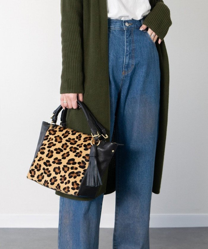 【インター ショシュール/INTER-CHAUSSURES】の【ANDREA CARDONE】レザーハンドルレオパード柄ハンドバッグ インテリア・キッズ・メンズ・レディースファッション・服の通販 founy(ファニー) https://founy.com/ ファッション Fashion レディースファッション Fashion for Women バッグ Bags イタリア Italy ポケット Pocket, Pocket Detail ラップ Wrap, Wrap Design |ID: prp329100004708277 ipo3291000000034696673