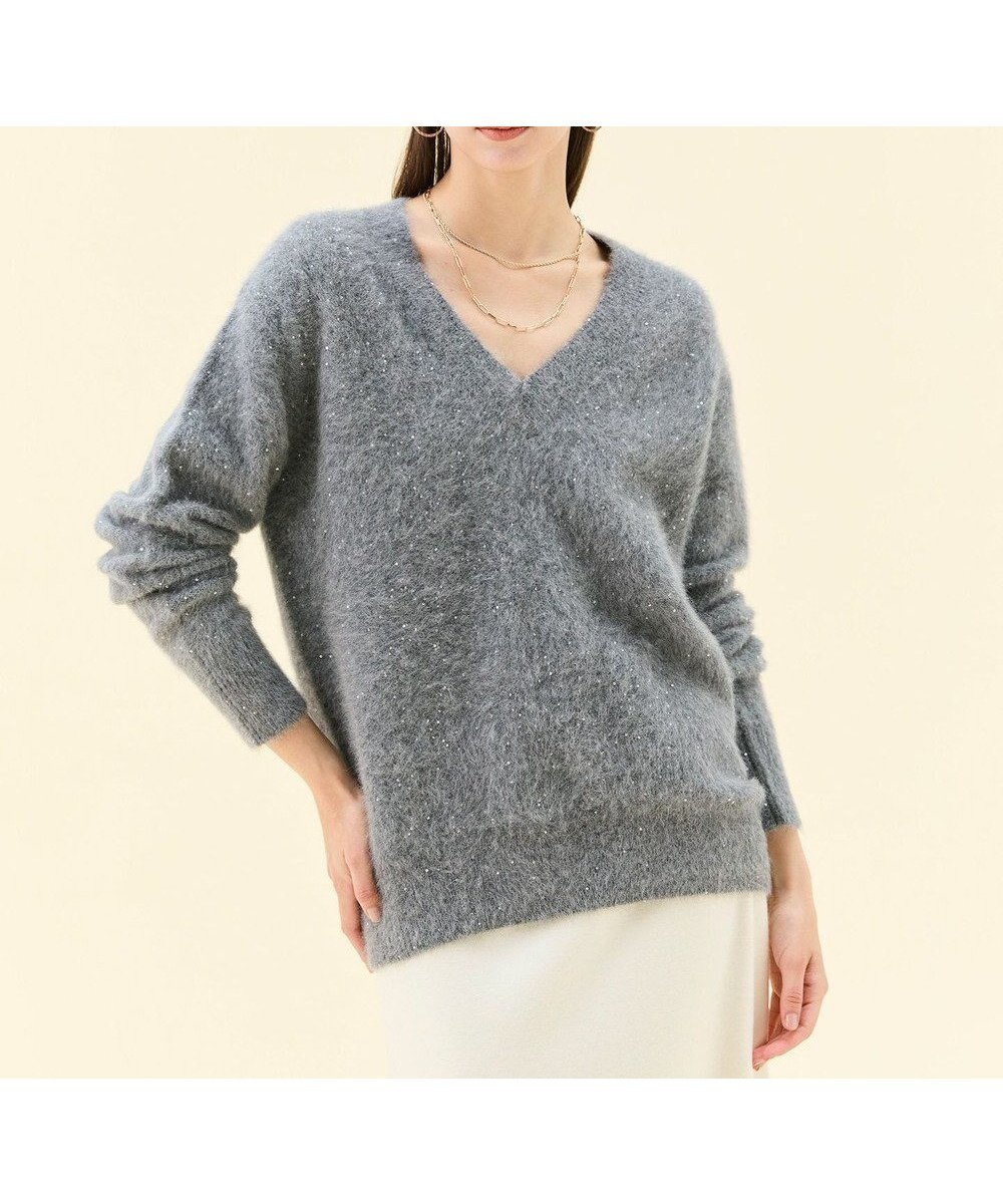 【ベイジ,/BEIGE,】の【Precious掲載】AMARILLO / スパンコールフォックスVネックニット インテリア・キッズ・メンズ・レディースファッション・服の通販 founy(ファニー) 　雑誌掲載アイテム　Magazine Picks & Fashion Features　ファッション雑誌　Fashion Magazines　プレシャス　Precious　ファッション　Fashion　レディースファッション　Fashion for Women　トップス・カットソー　Cut & Sew Tops　ニット　Knit Tops & Sweaters　Vネックトップス　V-Neck Tops / V-Cut Neckline Shirts　1月号　January Issue　インナー　Innerwear　シンプル　Simple, Minimal　スパンコール　Sequins, Sequin Embellishment　セーター　Sweater, Knitwear　雑誌　Magazine, Fashion Magazine　ダウン　Down, Puffer　デニム　Denim, Jeans Material　バランス　Balance, Style Balance　フォックス　Fox, Fox Fur　ラグジュアリー　Luxury, Elegant　A/W・秋冬　Autumn/Winter　エレガント 上品　Elegant　M.Gray|ID: prp329100004708282 ipo3291000000035636626
