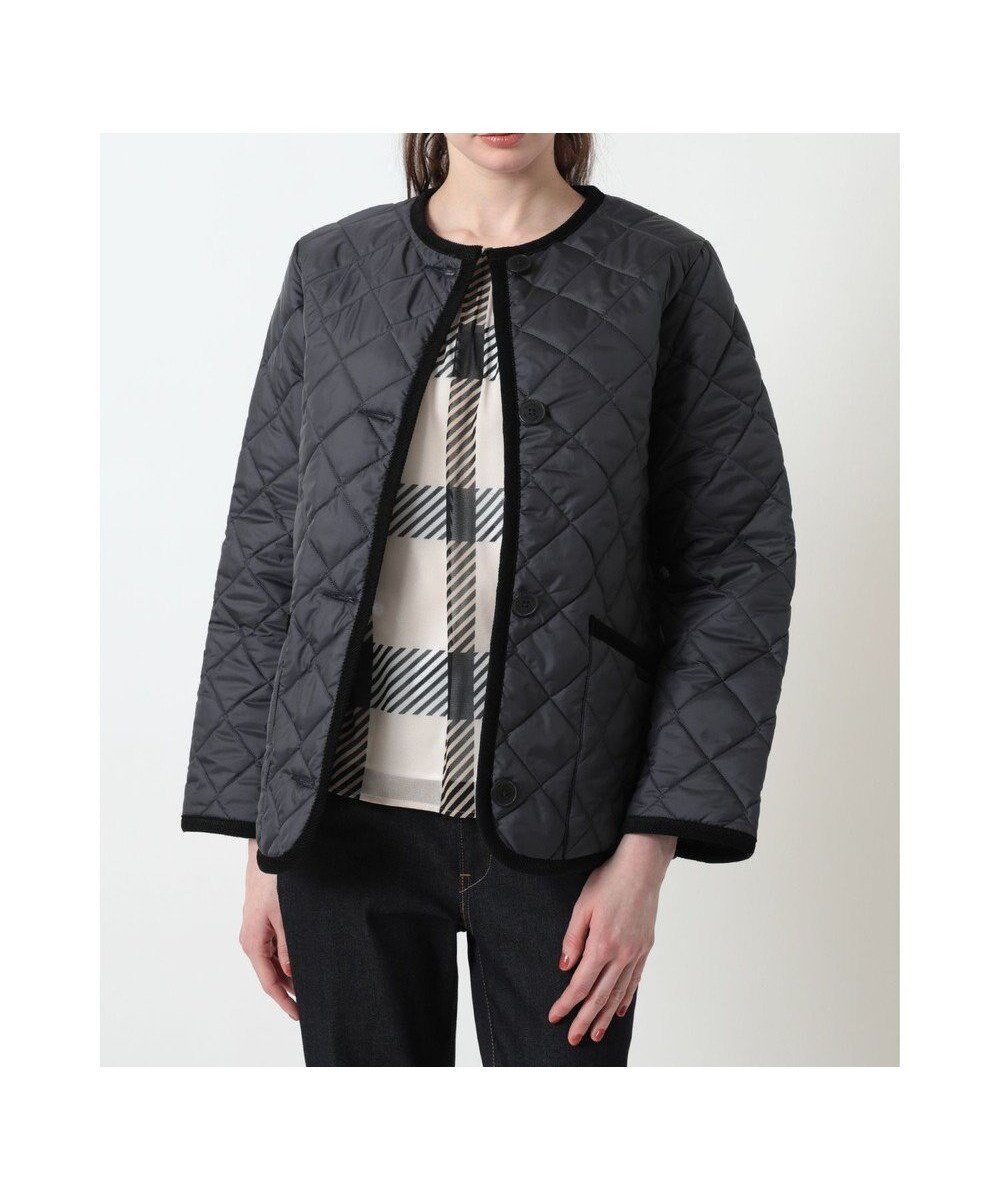 【ダックス/DAKS】のDAKS×LAVENHAM ノーカラージャケット インテリア・キッズ・メンズ・レディースファッション・服の通販 founy(ファニー) 　ファッション　Fashion　レディースファッション　Fashion for Women　アウター　Coat / Outerwear Collection　レディースジャケット・軽アウター　Jackets　ノーカラージャケット / シンプル上品コーデ　Collarless Jackets　インナー　Innerwear　エレガント 上品　Elegant　キルティング　Quilted, Quilting　ジャケット　Jacket, Outerwear　パイピング　Piping, Trim Design　パッチ　Patch, Appliqué　ポケット　Pocket, Pocket Detail　人気　Popular, Best Seller　夏　Summer　定番　Standard, Basic Item　S/S・春夏　SS, Spring/Summer, Warm Season　A/W・秋冬　Autumn/Winter　軽量　Lightweight, Ultra Light　ネイビー|ID: prp329100004708401 ipo3291000000035699751