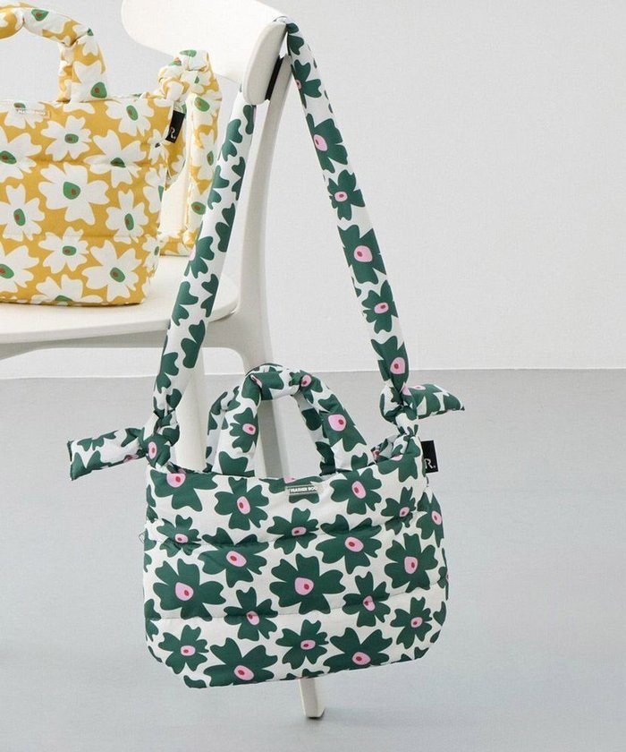 【ルートート/ROOTOTE】の0696【弾む軽さフェザールー】FE.デリ.フラワーRTG-A インテリア・キッズ・メンズ・レディースファッション・服の通販 founy(ファニー) https://founy.com/ ファッション Fashion レディースファッション Fashion for Women カメラ Camera Accessories ショルダー Shoulder, Shoulder Strap シンプル Simple, Minimal ストール Stole, Wrap スマート Smart, Elegant 財布 Wallet, Purse ダウン Down, Puffer パターン Pattern, Design Print フィット Fit, Slim Fit フェザー Feather, Feather Detail フォルム Silhouette, Form フラワー Flower, Floral プリント Print, Printed Pattern ボンディング Bonding, Bonded Fabric ポケット Pocket, Pocket Detail ポーチ Pouch, Small Case ランダム Random, Irregular リップ Lip, Lip Motif リボン Ribbon, Bow 新作・新入荷 New Arrivals / New In |ID: prp329100004710914 ipo3291000000034028846