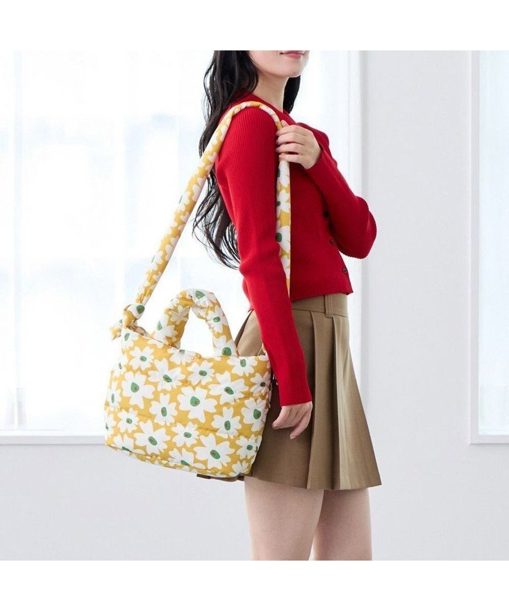 【ルートート/ROOTOTE】の0696【弾む軽さフェザールー】FE.デリ.フラワーRTG-A インテリア・キッズ・メンズ・レディースファッション・服の通販 founy(ファニー) 　ファッション　Fashion　レディースファッション　Fashion for Women　カメラ　Camera Accessories　ショルダー　Shoulder, Shoulder Strap　シンプル　Simple, Minimal　ストール　Stole, Wrap　スマート　Smart, Elegant　財布　Wallet, Purse　ダウン　Down, Puffer　パターン　Pattern, Design Print　フィット　Fit, Slim Fit　フェザー　Feather, Feather Detail　フォルム　Silhouette, Form　フラワー　Flower, Floral　プリント　Print, Printed Pattern　ボンディング　Bonding, Bonded Fabric　ポケット　Pocket, Pocket Detail　ポーチ　Pouch, Small Case　ランダム　Random, Irregular　リップ　Lip, Lip Motif　リボン　Ribbon, Bow　新作・新入荷　New Arrivals / New In　01:イエロー|ID: prp329100004710914 ipo3291000000034028848