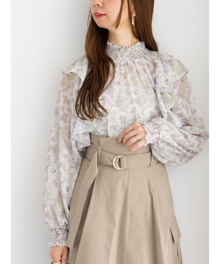 【テチチ/Te chichi】のフラワーパターンシアーフリルブラウス インテリア・キッズ・メンズ・レディースファッション・服の通販 founy(ファニー) https://founy.com/ ファッション Fashion レディースファッション Fashion for Women トップス・カットソー Cut & Sew Tops シャツ・ブラウス・オフィスカジュアル Elegant Blouses & Button-Ups おすすめ Recommended / Our Picks シャーリング Shirring, Ruched デニム Denim, Jeans Material フリル Frill, Ruffle ラッフル Ruffle, Frill 夏 Summer S/S・春夏 SS, Spring/Summer, Warm Season A/W・秋冬 Autumn/Winter |ID: prp329100004714227 ipo3291000000034058321