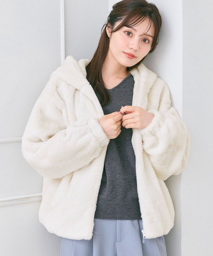 【フェルゥ/Feroux】のフード付きフェイクファー パーカー インテリア・キッズ・メンズ・レディースファッション・服の通販 founy(ファニー) https://founy.com/ ファッション Fashion レディースファッション Fashion for Women アウター Coat / Outerwear Collection コート・ロングコート・ピーコート Long Coats, Peacoats & More レディースジャケット・軽アウター Jackets おすすめ Recommended / Our Picks インナー Innerwear コンパクト Compact, Small Size ジップ Zip, Zipper ジャケット Jacket, Outerwear スリーブ Sleeve, Long Sleeve / Short Sleeve タートル Turtleneck, Turtle Collar デニム Denim, Jeans Material パーカー Hoodie, Parka フェイクファー Faux Fur, Imitation Fur フェミニン Feminine, Girly ボトム Bottoms, Lower Wear ワイド Wide, Wide Fit A/W・秋冬 Autumn/Winter |ID: prp329100004714255 ipo3291000000034058419