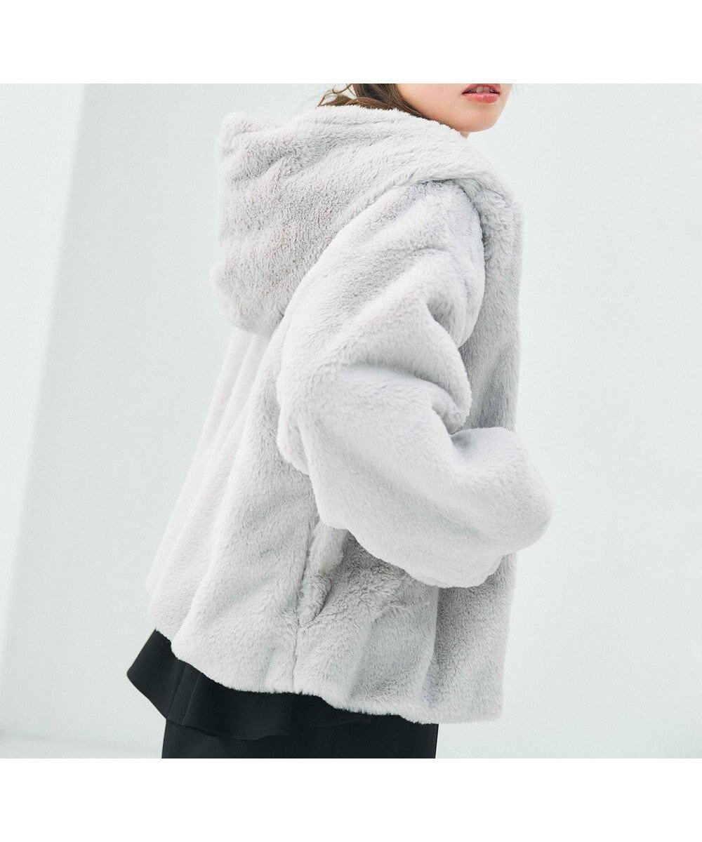 【フェルゥ/Feroux】のフード付きフェイクファー パーカー インテリア・キッズ・メンズ・レディースファッション・服の通販 founy(ファニー) 　ファッション　Fashion　レディースファッション　Fashion for Women　アウター　Coat / Outerwear Collection　コート・ロングコート・ピーコート　Long Coats, Peacoats & More　レディースジャケット・軽アウター　Jackets　おすすめ　Recommended / Our Picks　インナー　Innerwear　コンパクト　Compact, Small Size　ジップ　Zip, Zipper　ジャケット　Jacket, Outerwear　スリーブ　Sleeve, Long Sleeve / Short Sleeve　タートル　Turtleneck, Turtle Collar　デニム　Denim, Jeans Material　パーカー　Hoodie, Parka　フェイクファー　Faux Fur, Imitation Fur　フェミニン　Feminine, Girly　ボトム　Bottoms, Lower Wear　ワイド　Wide, Wide Fit　A/W・秋冬　Autumn/Winter　ライトグレー系|ID: prp329100004714255 ipo3291000000034058421
