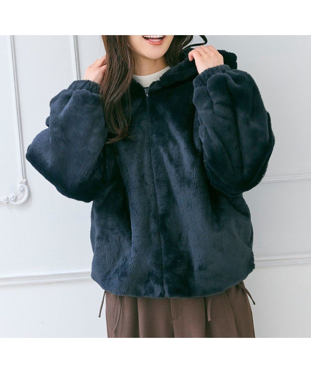 【フェルゥ/Feroux】のフード付きフェイクファー パーカー インテリア・キッズ・メンズ・レディースファッション・服の通販 founy(ファニー) 　ファッション　Fashion　レディースファッション　Fashion for Women　アウター　Coat / Outerwear Collection　コート・ロングコート・ピーコート　Long Coats, Peacoats & More　レディースジャケット・軽アウター　Jackets　おすすめ　Recommended / Our Picks　インナー　Innerwear　コンパクト　Compact, Small Size　ジップ　Zip, Zipper　ジャケット　Jacket, Outerwear　スリーブ　Sleeve, Long Sleeve / Short Sleeve　タートル　Turtleneck, Turtle Collar　デニム　Denim, Jeans Material　パーカー　Hoodie, Parka　フェイクファー　Faux Fur, Imitation Fur　フェミニン　Feminine, Girly　ボトム　Bottoms, Lower Wear　ワイド　Wide, Wide Fit　A/W・秋冬　Autumn/Winter　ブラック系|ID: prp329100004714255 ipo3291000000034058422