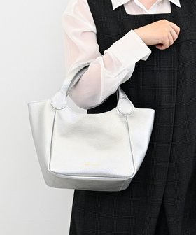 【エクエル ル スティル デヴィ/Hekher Le Style de Vie】の新素材・新色【日本製/セレモニーにも】シュリンクレザー ハンドバッグ small シルバー 人気、トレンドファッション・服の通販 founy(ファニー) ファッション Fashion レディースファッション Fashion for Women エレガント 上品 Elegant シルバー Silver, Metallic Silver スクエア Square, Square Shape 財布 Wallet, Purse 定番 Standard, Basic Item 人気 Popular, Best Seller ハンド Hand, Handmade フィット Fit, Slim Fit ポケット Pocket, Pocket Detail 日本製 Made In Japan セレモニー Ceremony ビジネス 仕事 通勤 Business / Work / Commuting |ID:prp329100004714421