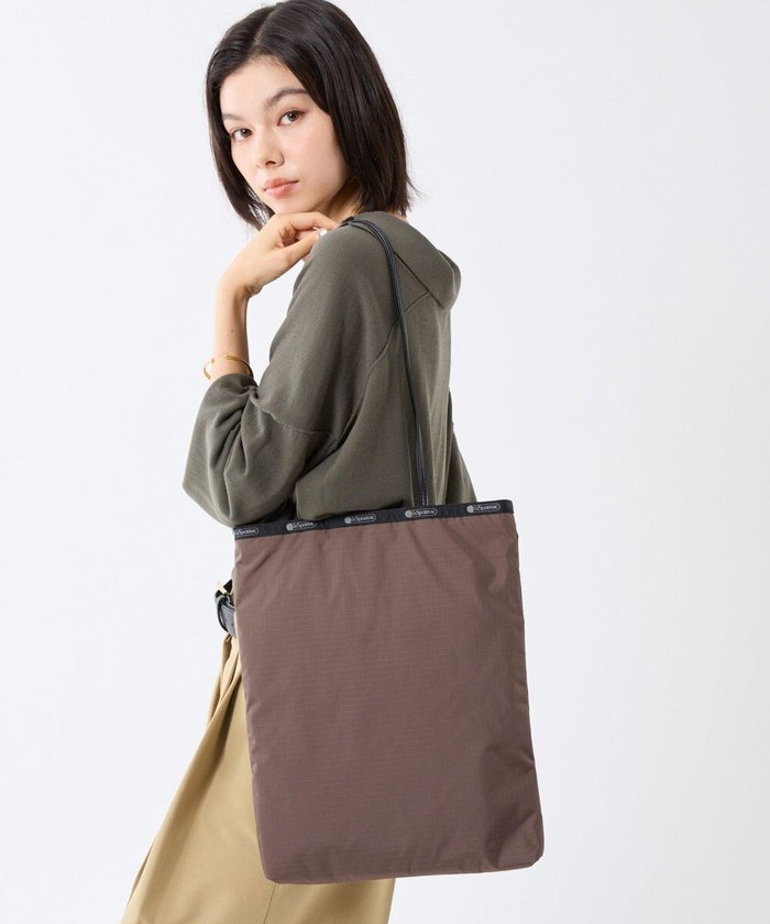 【レスポートサック/LeSportsac】のVERTICAL CITY TOTE/アップタウンダークチョコ/ブラック インテリア・キッズ・メンズ・レディースファッション・服の通販 founy(ファニー) https://founy.com/ ファッション Fashion レディースファッション Fashion for Women バッグ Bags ギンガム Gingham, Gingham Fabric クール Cool, Chic 軽量 Lightweight, Ultra Light シンプル Simple, Minimal スリム Slim, Slim Fit チェック Check, Plaid, Tartan トラベル Travel, Travel Gear プリント Print, Printed Pattern ポケット Pocket, Pocket Detail おすすめ Recommended / Our Picks 旅行 Travel エレガント 上品 Elegant ビジネス 仕事 通勤 Business / Work / Commuting |ID: prp329100004715599 ipo3291000000035829794