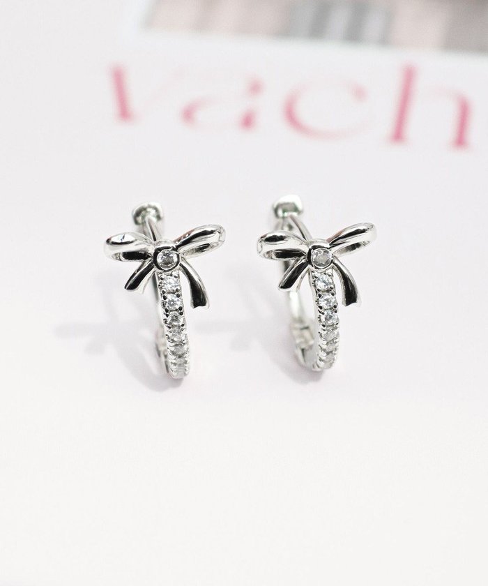 【ティアクラッセ/Tiaclasse】の【安田美沙子さん着用・金属アレルギー対応】リボンフープピアス インテリア・キッズ・メンズ・レディースファッション・服の通販 founy(ファニー) https://founy.com/ ファッション Fashion レディースファッション Fashion for Women アクセサリー Fashion Accessories イヤリング Earrings 春 Spring 秋 Autumn カーディガン Cardigan, Knitwear クリスタル Crystal, Swarovski シルバー Silver, Metallic Silver ストーン Stone, Gem-Like チュニック Tunic, Long Top ビジュー Bijou, Jewel-like Accent フープ Hoop, Hoop Earrings モチーフ Motif, Design Theme リボン Ribbon, Bow 冬 Winter / This Winter 再入荷 Restock / Back in Stock プチプライス・低価格 Affordable / Budget Price 夏 Summer エレガント 上品 Elegant ギフト プレゼント Gift / Present 入学式 Entrance Ceremony 卒業式 Graduation Ceremony 新作・新入荷 New Arrivals / New In 結婚式 Wedding |ID: prp329100004716913 ipo3291000000035800167