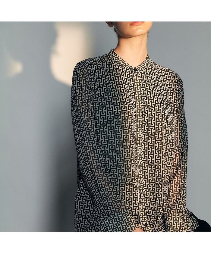 【アイシービー/iCB】の【30th ANNIVERSARY】 モノグラムプリントシフォン バンドカラーブラウス インテリア・キッズ・メンズ・レディースファッション・服の通販 founy(ファニー) https://founy.com/ ファッション Fashion レディースファッション Fashion for Women トップス・カットソー Cut & Sew Tops シャツ・ブラウス・オフィスカジュアル Elegant Blouses & Button-Ups 2025年 2025 2025-2026秋冬・A/W Autumn/Winter 2025–26 AW25–26 冬 Winter / This Winter シフォン Chiffon, Lightweight Fabric スタイリッシュ Stylish, Fashionable フロント Front, Front Design プリント Print, Printed Pattern ベーシック Basic, Essential A/W・秋冬 Autumn/Winter |ID: prp329100004716945 ipo3291000000036287067