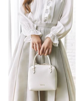 【トッカ/TOCCA】 ECLAT CARRE LEATHERBAG レザーバッグ人気、トレンドファッション・服の通販 founy(ファニー) ファッション Fashion レディースファッション Fashion for Women バッグ Bags コンパクト Compact, Small Size ショルダー Shoulder, Shoulder Strap シンプル Simple, Minimal 財布 Wallet, Purse チェーン Chain, Chain Strap フェミニン Feminine, Girly フォルム Silhouette, Form ボストンバッグ Boston Bag, Retro Bag モダン Modern, Contemporary 新作・新入荷 New Arrivals / New In |ID:prp329100004716946