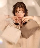 【トッカ/TOCCA】のECLAT CARRE LEATHERBAG レザーバッグ 人気、トレンドファッション・服の通販 founy(ファニー) ファッション Fashion レディースファッション Fashion for Women バッグ Bags コンパクト Compact, Small Size ショルダー Shoulder, Shoulder Strap シンプル Simple, Minimal チェーン Chain, Chain Strap フェミニン Feminine, Girly フォルム Silhouette, Form ボストンバッグ Boston Bag, Retro Bag モダン Modern, Contemporary 財布 Wallet, Purse thumbnail アイボリー系|ID: prp329100004716946 ipo3291000000034632786