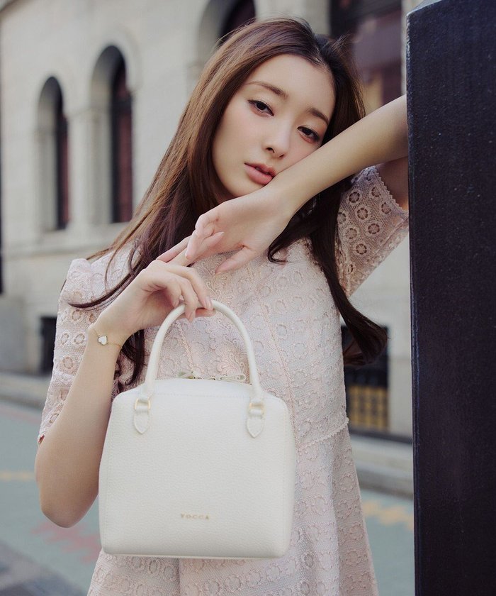 【トッカ/TOCCA】のECLAT CARRE LEATHERBAG レザーバッグ インテリア・キッズ・メンズ・レディースファッション・服の通販 founy(ファニー) https://founy.com/ ファッション Fashion レディースファッション Fashion for Women バッグ Bags コンパクト Compact, Small Size ショルダー Shoulder, Shoulder Strap シンプル Simple, Minimal 財布 Wallet, Purse チェーン Chain, Chain Strap フェミニン Feminine, Girly フォルム Silhouette, Form ボストンバッグ Boston Bag, Retro Bag モダン Modern, Contemporary S/S・春夏 SS, Spring/Summer, Warm Season 夏 Summer 2026年 2026 |ID: prp329100004716946 ipo3291000000036010165