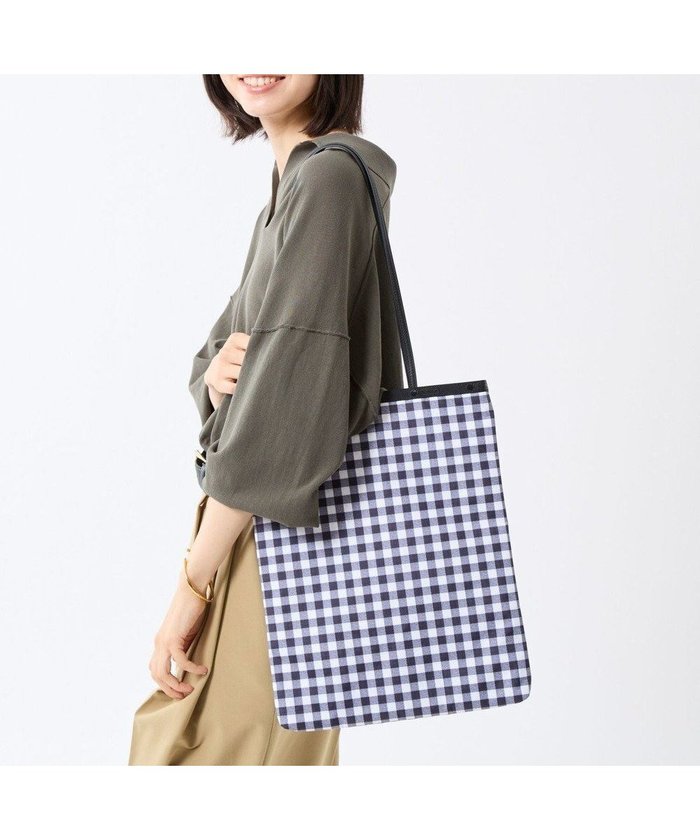 【レスポートサック/LeSportsac】のVERTICAL CITY TOTE/アップタウンギンガム/ブラック インテリア・キッズ・メンズ・レディースファッション・服の通販 founy(ファニー) https://founy.com/ ファッション Fashion レディースファッション Fashion for Women バッグ Bags おすすめ Recommended / Our Picks ギンガム Gingham, Gingham Fabric クール Cool, Chic シンプル Simple, Minimal スリム Slim, Slim Fit チェック Check, Plaid, Tartan ポケット Pocket, Pocket Detail エレガント 上品 Elegant ビジネス 仕事 通勤 Business / Work / Commuting |ID: prp329100004716965 ipo3291000000035829802