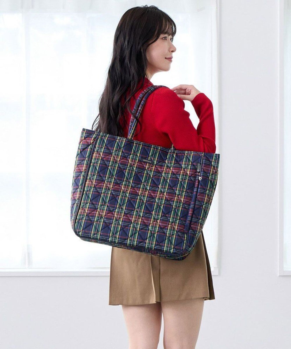 【ルートート/ROOTOTE】の3619【自立・A4収納】EU.ミディアム.チェックキルト-C インテリア・キッズ・メンズ・レディースファッション・服の通販 founy(ファニー) 　ファッション　Fashion　レディースファッション　Fashion for Women　バッグ　Bags　カメラ　Camera Accessories　キルティング　Quilted, Quilting　キルト　Quilt, Quilted Fabric　財布　Wallet, Purse　チェック　Check, Plaid, Tartan　デニム　Denim, Jeans Material　ドット　Polka Dot, Dot Pattern　パイピング　Piping, Trim Design　プリント　Print, Printed Pattern　ポケット　Pocket, Pocket Detail　ランダム　Random, Irregular　旅行　Travel　新作・新入荷　New Arrivals / New In　ビジネス 仕事 通勤　Business / Work / Commuting　03:ネイビー|ID: prp329100004718111 ipo3291000000034091925