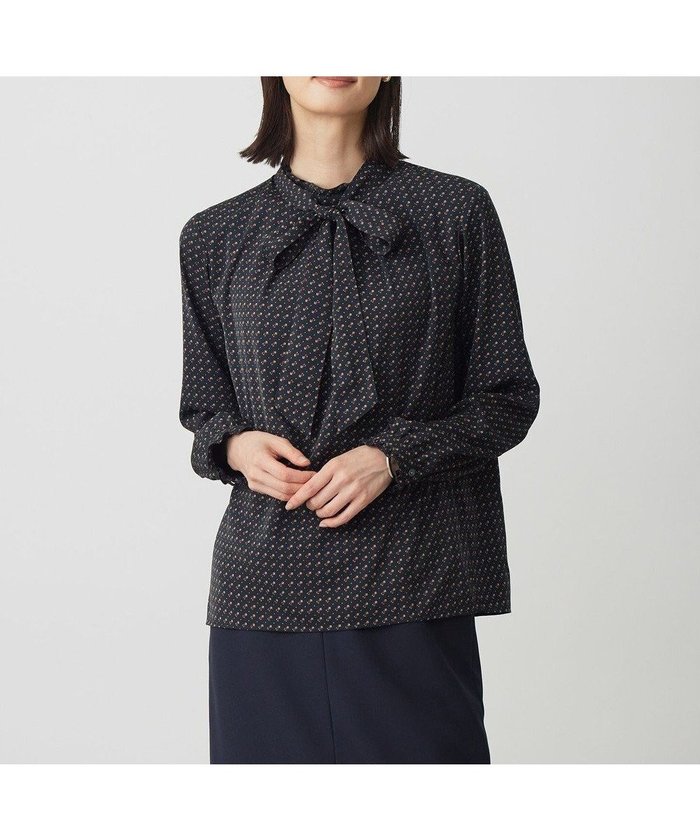 【ジェイ プレス/J.PRESS】のスエード幾何プリント ブラウス インテリア・キッズ・メンズ・レディースファッション・服の通販 founy(ファニー) https://founy.com/ ファッション Fashion レディースファッション Fashion for Women トップス・カットソー Cut & Sew Tops シャツ・ブラウス・オフィスカジュアル Elegant Blouses & Button-Ups ギャザー Gathered, Ruffled ジャケット Jacket, Outerwear ドレープ Drape, Draping Fabric フリル Frill, Ruffle プリント Print, Printed Pattern リボン Ribbon, Bow A/W・秋冬 Autumn/Winter エレガント 上品 Elegant |ID: prp329100004719518 ipo3291000000034103955