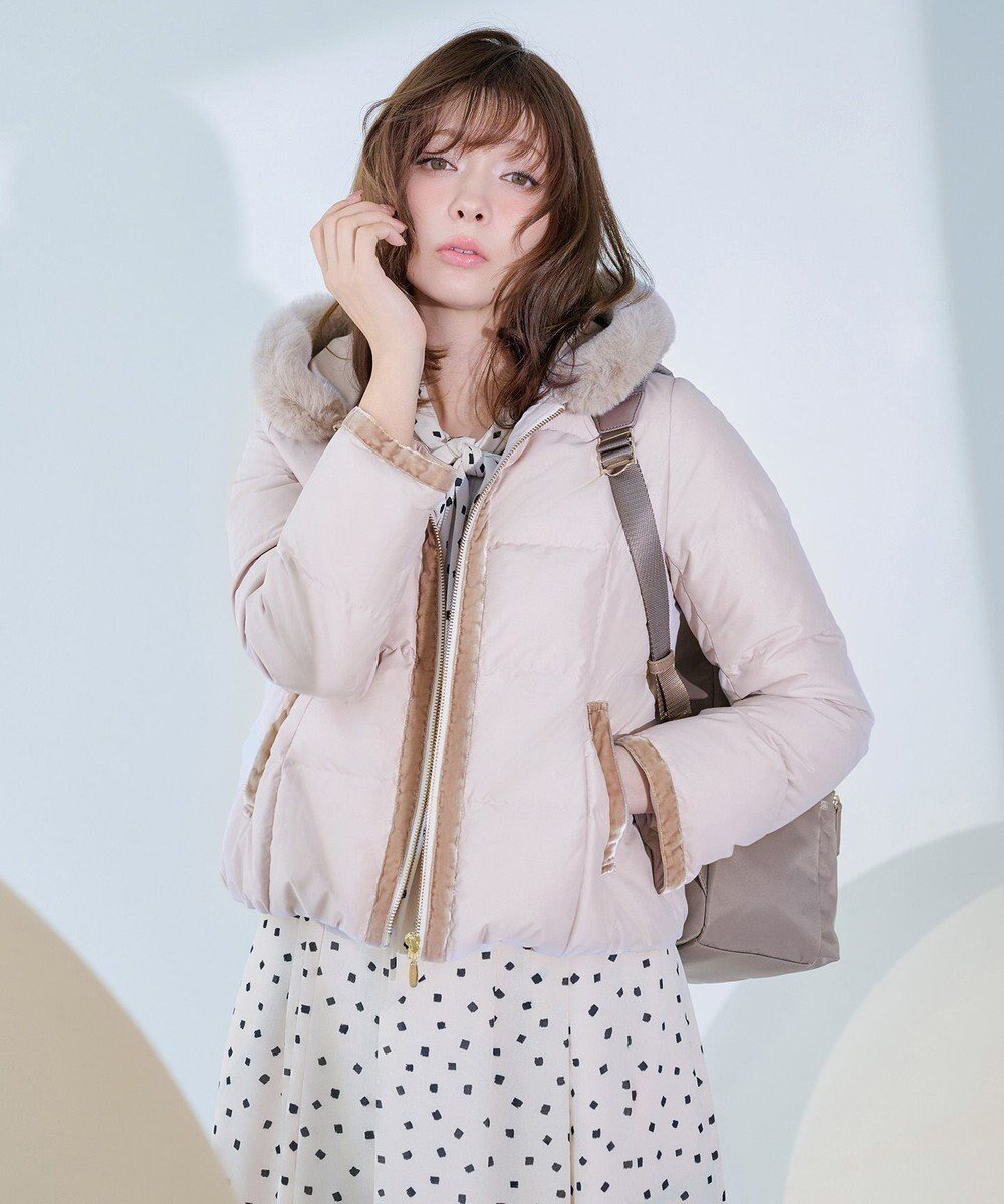 【トッカ/TOCCA】の【八木アリサさん着用】【消臭】HEART SHOT ショートダウンコート インテリア・キッズ・メンズ・レディースファッション・服の通販 founy(ファニー) 　ファッションモデル・俳優・女優　Models　女性　Women　八木アリサ　Yagi Arisa　ファッション　Fashion　レディースファッション　Fashion for Women　アウター　Coat / Outerwear Collection　コート・ロングコート・ピーコート　Long Coats, Peacoats & More　レディースジャケット・軽アウター　Jackets　ダウンジャケット・軽量ダウン　Warm & Lightweight Down Jackets　エレガント 上品　Elegant　クラシック　Classic, Timeless Style　コンパクト　Compact, Small Size　軽量　Lightweight, Ultra Light　ショート　Short, Short Length　ジャケット　Jacket, Outerwear　ダウン　Down, Puffer　ドレス　Dress, One-Piece　定番　Standard, Basic Item　バランス　Balance, Style Balance　パターン　Pattern, Design Print　フェイクファー　Faux Fur, Imitation Fur　フェミニン　Feminine, Girly　フォルム　Silhouette, Form　フロント　Front, Front Design　ベルベット　Velvet, Velvety　防寒　Cold Protection, Winter-Ready　ロング　Long, Long-Length　冬　Winter / This Winter　A/W・秋冬　Autumn/Winter　おすすめ　Recommended / Our Picks　ベージュ系|ID: prp329100004719522 ipo3291000000035662219