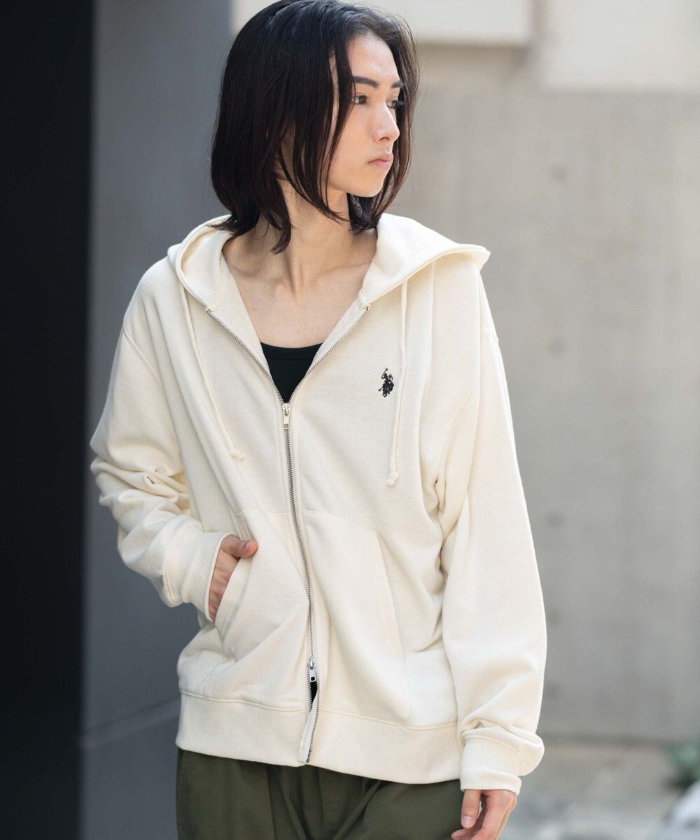 【ウィゴー/WEGO】の【WEB限定/ユニセックス着用ITEM/25年秋冬新作/SMLサイズ展開】別注U.S.POLO ASSN. ZIPパーカー インテリア・キッズ・メンズ・レディースファッション・服の通販 founy(ファニー) 　ファッション　Fashion　レディースファッション　Fashion for Women　トップス・カットソー　Cut & Sew Tops　レディースパーカー・カジュアルフーディー　Casual Hoodies & Sweatshirts　インナー　Innerwear　カーゴパンツ　Cargo Pants, Utility Pants　コンパクト　Compact, Small Size　ショーツ　Shorts, Short Pants　シンプル　Simple, Minimal　ジャケット　Jacket, Outerwear　スポーツ　Sports, Activewear　スマホ　Smartphone, Mobile Device　センター　Center, Center Line　タンク　Tank Top, Sleeveless Top　ダブル　Double, Double-Breasted　デニム　Denim, Jeans Material　トレンド　Trend, Trending Now　長袖　Long Sleeve, Full Sleeve　パーカー　Hoodie, Parka　フィット　Fit, Slim Fit　別注　Limited Edition, Custom Order　メンズ　Men's, Menswear　無地　Plain, Solid Color　ワンポイント　One Point, Statement Accent　A/W・秋冬　Autumn/Winter　おすすめ　Recommended / Our Picks　夏　Summer　オフホワイト|ID: prp329100004719640 ipo3291000000034104644
