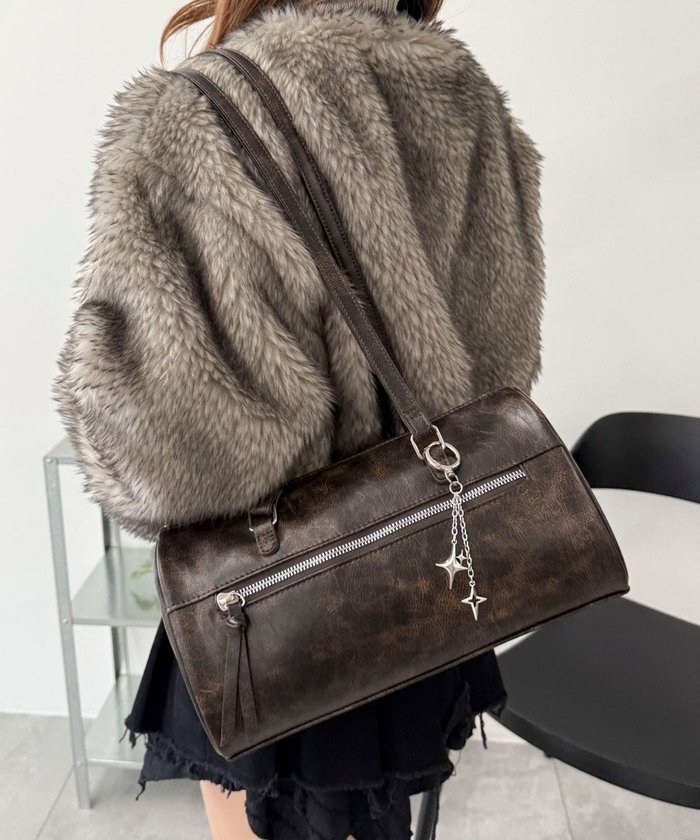 【ウィゴー/WEGO】のキラキラチャーム付きドラムボストンバッグ インテリア・キッズ・メンズ・レディースファッション・服の通販 founy(ファニー) https://founy.com/ ファッション Fashion レディースファッション Fashion for Women バッグ Bags おすすめ Recommended / Our Picks ガーリー Girly, Feminine Style スマホ Smartphone, Mobile Device チャーム Charm, Pendant トレンド Trend, Trending Now ボストンバッグ Boston Bag, Retro Bag |ID: prp329100004719684 ipo3291000000035797728