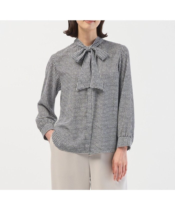 【ジェイ プレス/J.PRESS】のジーナ梨地 幾何プリント ブラウス インテリア・キッズ・メンズ・レディースファッション・服の通販 founy(ファニー) https://founy.com/ ファッション Fashion レディースファッション Fashion for Women トップス・カットソー Cut & Sew Tops シャツ・ブラウス・オフィスカジュアル Elegant Blouses & Button-Ups エレガント 上品 Elegant オケージョン Occasion Wear カフス Cuff Design セレモニー Ceremony チェック Check, Plaid, Tartan パール Pearl, Pearl Accent プリント Print, Printed Pattern 夏 Summer S/S・春夏 SS, Spring/Summer, Warm Season A/W・秋冬 Autumn/Winter ビジネス 仕事 通勤 Business / Work / Commuting |ID: prp329100004721503 ipo3291000000034319686