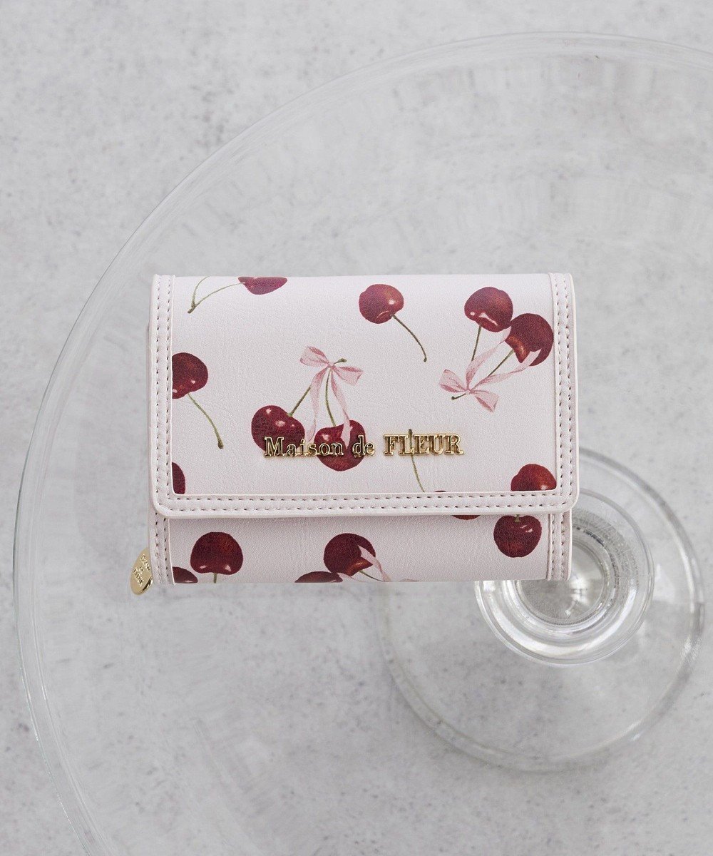 【メゾンドフルール/Maison de FLEUR】のチェリー柄ウォレット インテリア・キッズ・メンズ・レディースファッション・服の通販 founy(ファニー) ファッション Fashion レディースファッション Fashion for Women ミニ財布・二つ折り財布 Wallets & Card Cases アメリカン American Style ウォレット Wallet コイン Coin, Coin Design コンパクト Compact, Small Size チェリー Cherry, Cherry Pattern ポケット Pocket, Pocket Detail リボン Ribbon, Bow 財布 Wallet, Purse Pink|ID: prp329100004725317 ipo3291000000034355544