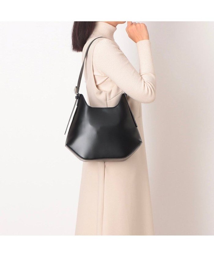 【アンビリオン/UNBILLION】のカカトゥ kakatoo / ワンハンドルミディアムバッグ インテリア・キッズ・メンズ・レディースファッション・服の通販 founy(ファニー) https://founy.com/ ファッション Fashion レディースファッション Fashion for Women バッグ Bags オケージョン Occasion Wear ショルダー Shoulder, Shoulder Strap シンプル Simple, Minimal スクエア Square, Square Shape 財布 Wallet, Purse フェミニン Feminine, Girly フォルム Silhouette, Form ポケット Pocket, Pocket Detail マグネット Magnet, Magnetic Closure 再入荷 Restock / Back in Stock ビジネス 仕事 通勤 Business / Work / Commuting |ID: prp329100004727742 ipo3291000000035852257