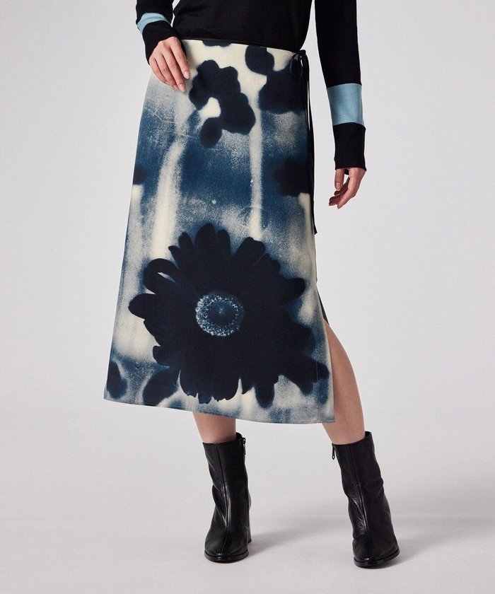 【ポール スミス/Paul Smith】のField Flowers ミディスカート インテリア・キッズ・メンズ・レディースファッション・服の通販 founy(ファニー) https://founy.com/ ファッション Fashion レディースファッション Fashion for Women スカート Skirts おすすめ Recommended / Our Picks シンプル Simple, Minimal プリント Print, Printed Pattern リボン Ribbon, Bow ワーク Workwear, Utility Style 夏 Summer S/S・春夏 SS, Spring/Summer, Warm Season A/W・秋冬 Autumn/Winter |ID: prp329100004727779 ipo3291000000034474819