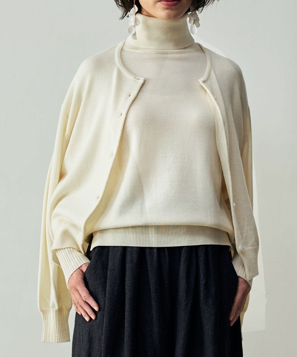 【ムーク/muuc】のエクストラファインメリノ・丸襟カーディガン インテリア・キッズ・メンズ・レディースファッション・服の通販 founy(ファニー) ファッション Fashion レディースファッション Fashion for Women トップス・カットソー Cut & Sew Tops カーディガン・羽織り Layered Style Cardigans アンサンブル Ensemble Set イタリア Italy エレガント 上品 Elegant カーディガン Cardigan, Knitwear クラシカル Classical, Vintage-Inspired シンプル Simple, Minimal 透かし Cut-Out, Lacework タートル Turtleneck, Turtle Collar なめらか Smooth, Silky Texture パターン Pattern, Design Print ベーシック Basic, Essential リラックス Relax, Relaxed Fit A/W・秋冬 Autumn/Winter S/S・春夏 SS, Spring/Summer, Warm Season おすすめ Recommended / Our Picks 夏 Summer ホワイト|ID: prp329100004727871 ipo3291000000034156409