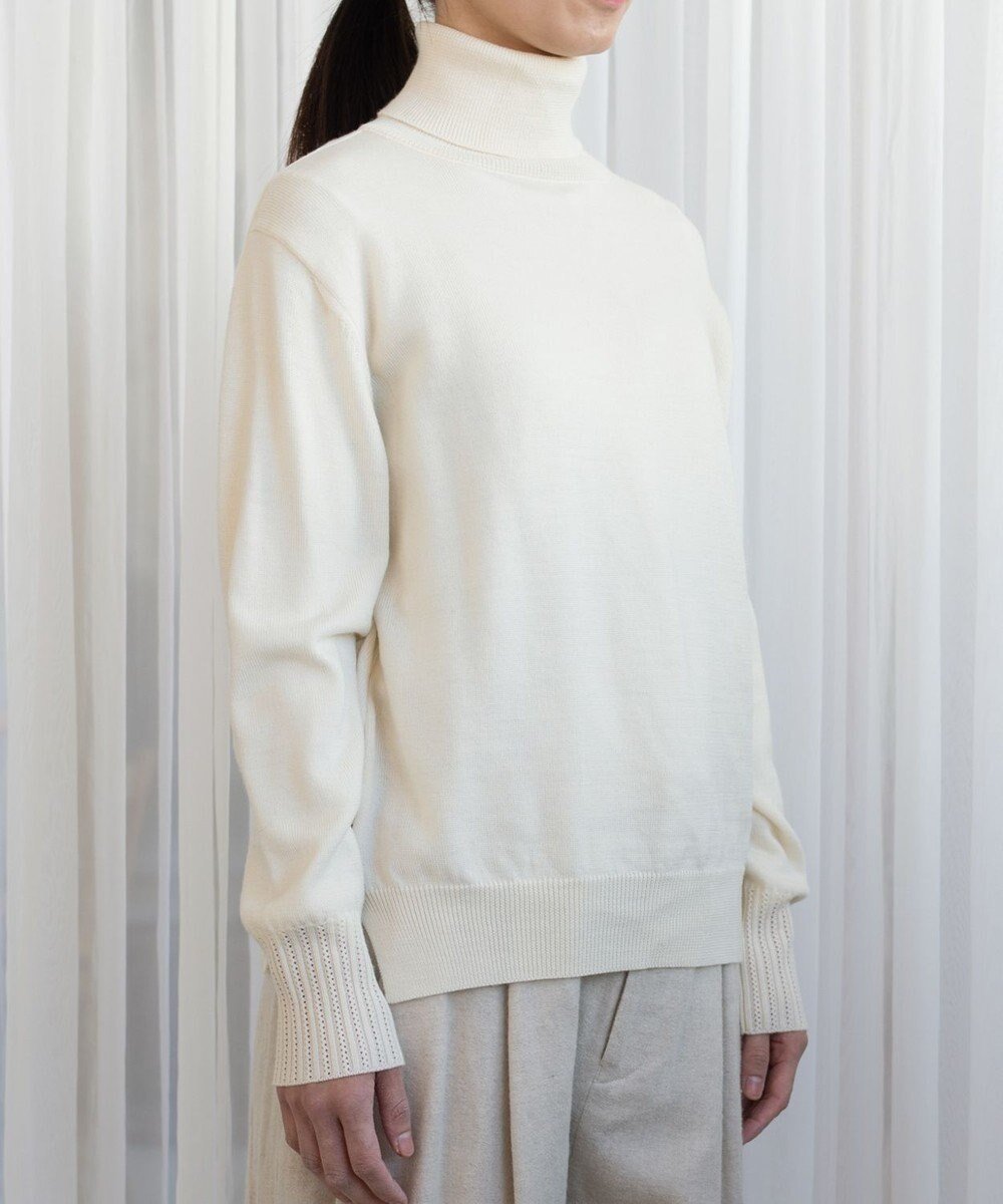 【ムーク/muuc】の〈極上メリノウール〉ベーシックタートルネックプルオーバー〈肌に優しいニット〉〈アンサンブル可能〉〈袖の透かし編み〉 インテリア・キッズ・メンズ・レディースファッション・服の通販 founy(ファニー) 　ファッション　Fashion　レディースファッション　Fashion for Women　トップス・カットソー　Cut & Sew Tops　ニット　Knit Tops & Sweaters　アンサンブルニット　Knit Ensembles & Twin Sets　カジュアルプルオーバー・ニットトップス　Pullovers & Knit Tops / Casual Pullovers　タートルネック・ハイネックトップス　Turtlenecks & High-Neck Tops　アンサンブル　Ensemble Set　イタリア　Italy　エレガント 上品　Elegant　洗える　Machine Washable　カーディガン　Cardigan, Knitwear　シンプル　Simple, Minimal　セーター　Sweater, Knitwear　透かし　Cut-Out, Lacework　タートル　Turtleneck, Turtle Collar　なめらか　Smooth, Silky Texture　フェミニン　Feminine, Girly　ベーシック　Basic, Essential　リラックス　Relax, Relaxed Fit　A/W・秋冬　Autumn/Winter　再入荷　Restock / Back in Stock　ホワイト|ID: prp329100004727879 ipo3291000000035511394
