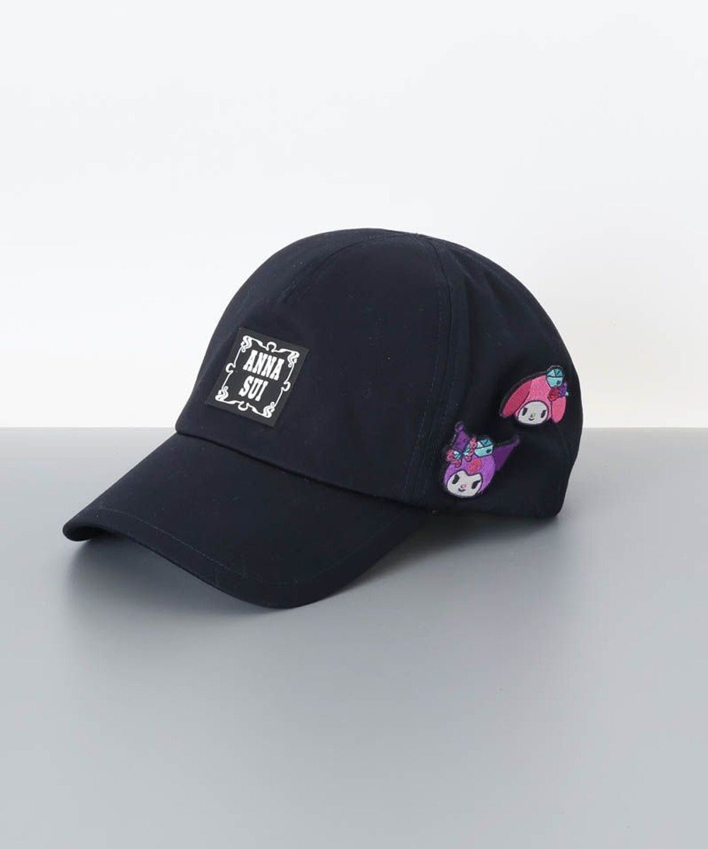 【アウロラ/AURORA】の【 ANNA SUI(アナ スイ)】マイメロディ クロミ 刺しゅうブローチ付きキャップ インテリア・キッズ・メンズ・レディースファッション・服の通販 founy(ファニー) 　ファッション　Fashion　レディースファッション　Fashion for Women　キャップ&ハット　Hats & Caps　ガーリー　Girly, Feminine Style　キャップ　Cap, Baseball Cap　コラボ　Collaboration, Collab　シンプル　Simple, Minimal　スポーティ　Sporty, Casual Athletic　フェミニン　Feminine, Girly　ブローチ　Brooch, Pin Brooch　プリント　Print, Printed Pattern　ラバー　Rubber, Rubber Sole　ロマンティック　Romantic, Feminine Style　帽子　Hat, Headwear　ブラック|ID: prp329100004729978 ipo3291000000034169196