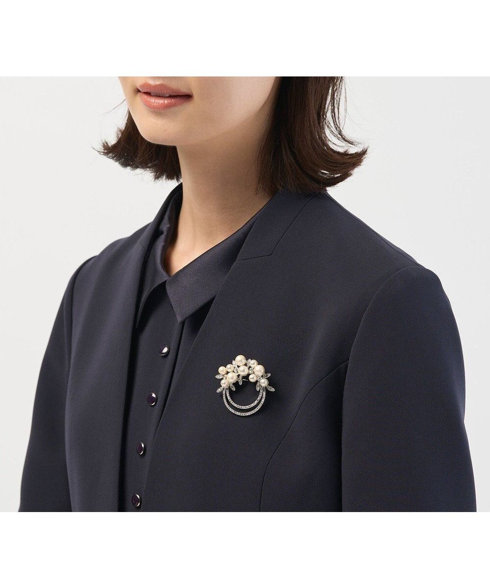 【ジェイ プレス/J.PRESS】のリースブーケ ブローチ インテリア・キッズ・メンズ・レディースファッション・服の通販 founy(ファニー) ファッション Fashion レディースファッション Fashion for Women アクセサリー Fashion Accessories ガラス Glass, Glassware クリスタル Crystal, Swarovski ショール Shawl, Wrap シルバー Silver, Metallic Silver シンプル Simple, Minimal ジャケット Jacket, Outerwear パール Pearl, Pearl Accent ブローチ Brooch, Pin Brooch おすすめ Recommended / Our Picks エレガント 上品 Elegant セレモニー Ceremony ギフト プレゼント Gift / Present シルバー系|ID: prp329100004731726 ipo3291000000034319737