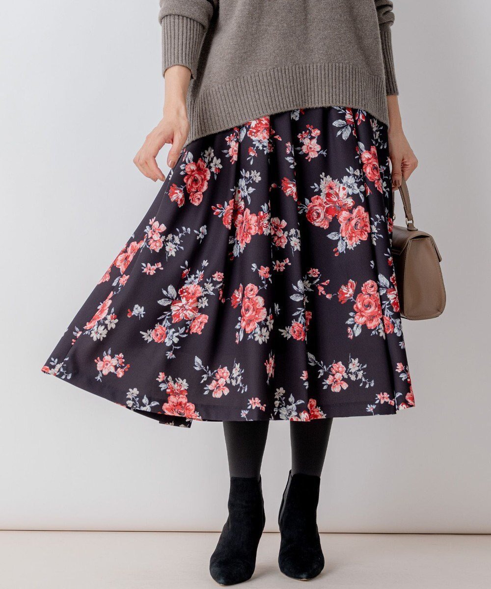【組曲/KUMIKYOKU】のローズシックプリント スカート インテリア・キッズ・メンズ・レディースファッション・服の通販 founy(ファニー) 　ファッション　Fashion　レディースファッション　Fashion for Women　スカート　Skirts　ストレッチ　Stretch, Stretchy Fabric　ツイル　Twist, Twisted Detail　ドレープ　Drape, Draping Fabric　バランス　Balance, Style Balance　フレア　Flare, Flared　プリント　Print, Printed Pattern　ポケット　Pocket, Pocket Detail　モチーフ　Motif, Design Theme　ランダム　Random, Irregular　ローズ　Rose, Rose Motif　A/W・秋冬　Autumn/Winter　ブラック系5|ID: prp329100004736032 ipo3291000000034211312