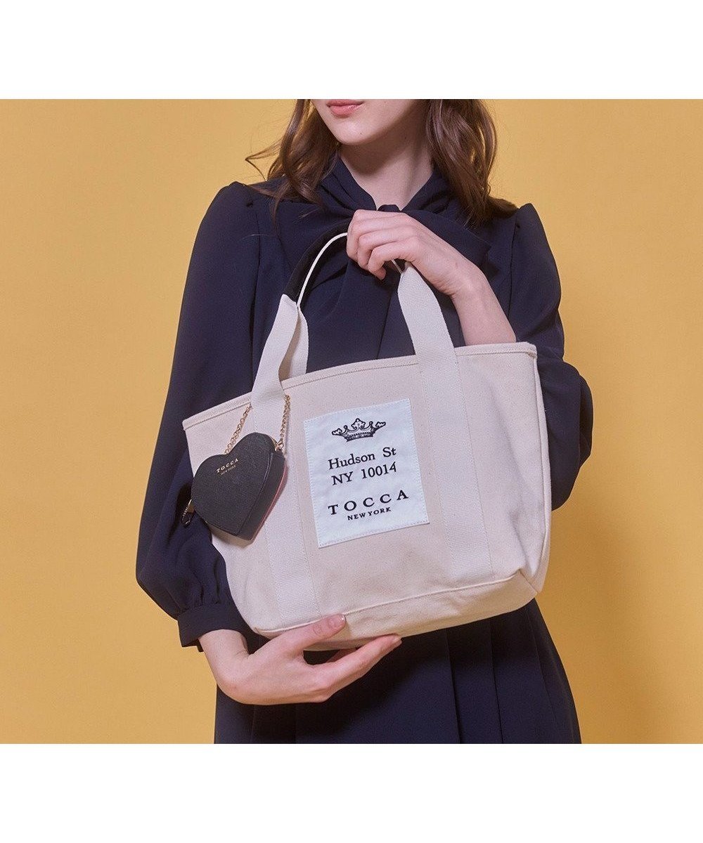 【トッカ/TOCCA】の【WEB&一部店舗限定】TOCCA AVENUE CANVAS TOTE キャンバス トートバッグ インテリア・キッズ・メンズ・レディースファッション・服の通販 founy(ファニー) ファッション Fashion レディースファッション Fashion for Women バッグ Bags アウトドア Outdoor Clothing キャンバス Canvas, Canvas Fabric ギンガム Gingham, Gingham Fabric クラウン Crown, Royal Motif スタイリッシュ Stylish, Fashionable 財布 Wallet, Purse チェック Check, Plaid, Tartan ニューヨーク New York, NYC Style フロント Front, Front Design ベーシック Basic, Essential ポケット Pocket, Pocket Detail モダン Modern, Contemporary 旅行 Travel ビジネス 仕事 通勤 Business / Work / Commuting アイボリー系|ID: prp329100004736051 ipo3291000000034779419