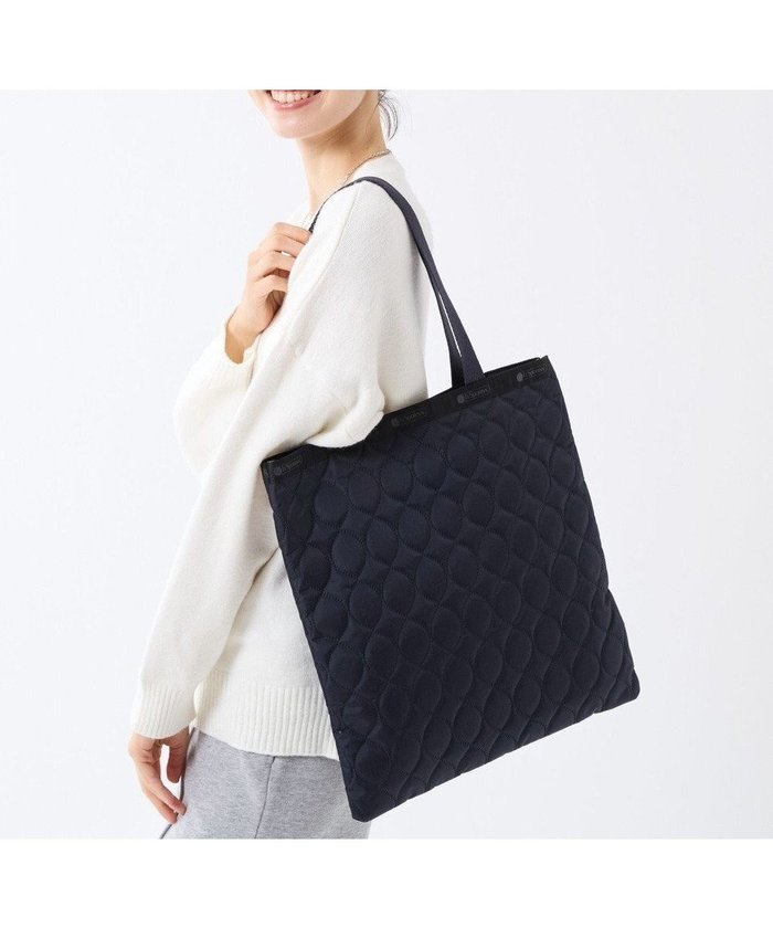 【レスポートサック/LeSportsac】のLARGE EMERALD TOTE/マーキスデボス インテリア・キッズ・メンズ・レディースファッション・服の通販 founy(ファニー) https://founy.com/ ファッション Fashion レディースファッション Fashion for Women バッグ Bags 軽量 Lightweight, Ultra Light シンプル Simple, Minimal スリム Slim, Slim Fit 雑誌 Magazine, Fashion Magazine フォーマル Formal, Dressy プリント Print, Printed Pattern ポケット Pocket, Pocket Detail おすすめ Recommended / Our Picks エレガント 上品 Elegant ビジネス 仕事 通勤 Business / Work / Commuting |ID: prp329100004737720 ipo3291000000035795561