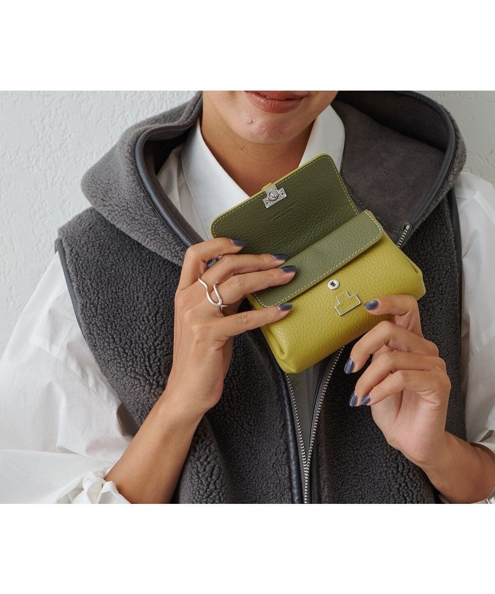 【イアクッチ/IACUCCI】の【バイカラー】アバ ウォレット CERVO インテリア・キッズ・メンズ・レディースファッション・服の通販 founy(ファニー) 　ファッション　Fashion　レディースファッション　Fashion for Women　ミニ財布・二つ折り財布　Wallets & Card Cases　アクセサリー　Fashion Accessories　イエロー　Yellow　ウォレット　Wallet　コイン　Coin, Coin Design　シルバー　Silver, Metallic Silver　財布　Wallet, Purse　人気　Popular, Best Seller　フォルム　Silhouette, Form　ポケット　Pocket, Pocket Detail　メタル　Metal, Metal Parts　リップ　Lip, Lip Motif　A/W・秋冬　Autumn/Winter　おすすめ　Recommended / Our Picks　ギフト プレゼント　Gift / Present　2025年　2025　2025-2026秋冬・A/W　Autumn/Winter 2025–26 AW25–26　イエロー|ID: prp329100004739225 ipo3291000000034378240