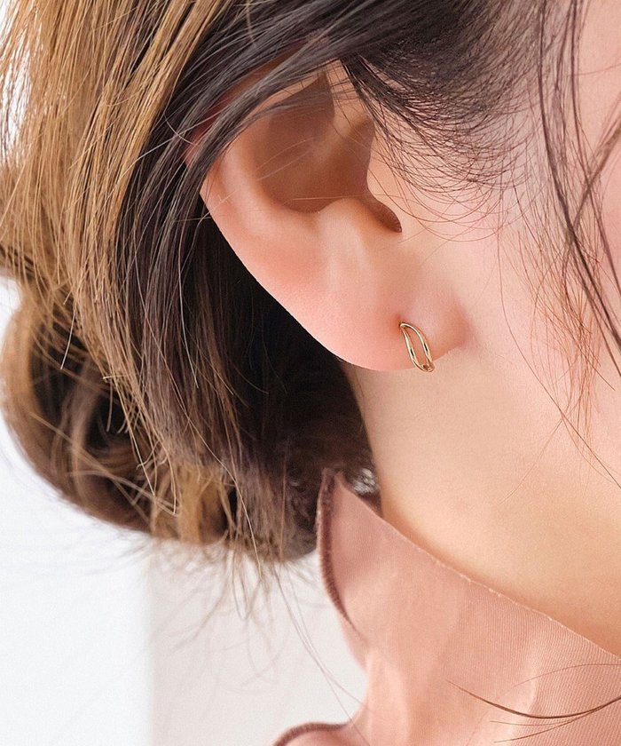 【フィービィー/phoebe】の【K10】エンフォルドリーフイヤリング ゴールド/BOX&ショッパーつき インテリア・キッズ・メンズ・レディースファッション・服の通販 founy(ファニー) https://founy.com/ ファッション Fashion レディースファッション Fashion for Women ジュエリー Jewelry ファッションリング Fashion Rings イヤリング・フープ・ドロップタイプ Hoop, Drop & Clip Earrings アクセサリー Fashion Accessories イヤリング Earrings オケージョン Occasion Wear シンプル Simple, Minimal ジュエリー Jewelry, Accessories スーツ Suit, Formalwear ドレス Dress, One-Piece リーフ Leaf, Botanical Leaf ローズ Rose, Rose Motif セレモニー Ceremony クリスマス X'mas Christmas / X'mas ホリデーシーズン Holiday Season ギフト プレゼント Gift / Present 入学式 Entrance Ceremony 卒業式 Graduation Ceremony 結婚式 Wedding |ID: prp329100004741214 ipo3291000000034256910