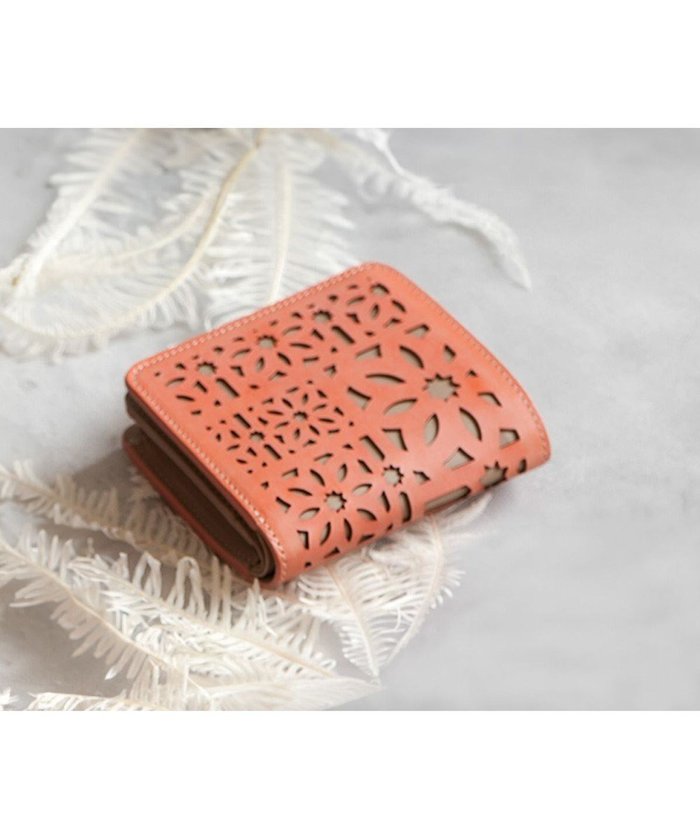 【ゲンテン/genten】のマルチカットワークミニ 2つ折り財布 インテリア・キッズ・メンズ・レディースファッション・服の通販 founy(ファニー) https://founy.com/ ファッション Fashion レディースファッション Fashion for Women ミニ財布・二つ折り財布 Wallets & Card Cases イタリア Italy ショルダー Shoulder, Shoulder Strap 財布 Wallet, Purse 定番 Standard, Basic Item ポケット Pocket, Pocket Detail ワーク Workwear, Utility Style おすすめ Recommended / Our Picks エレガント 上品 Elegant |ID: prp329100004742515 ipo3291000000034898907