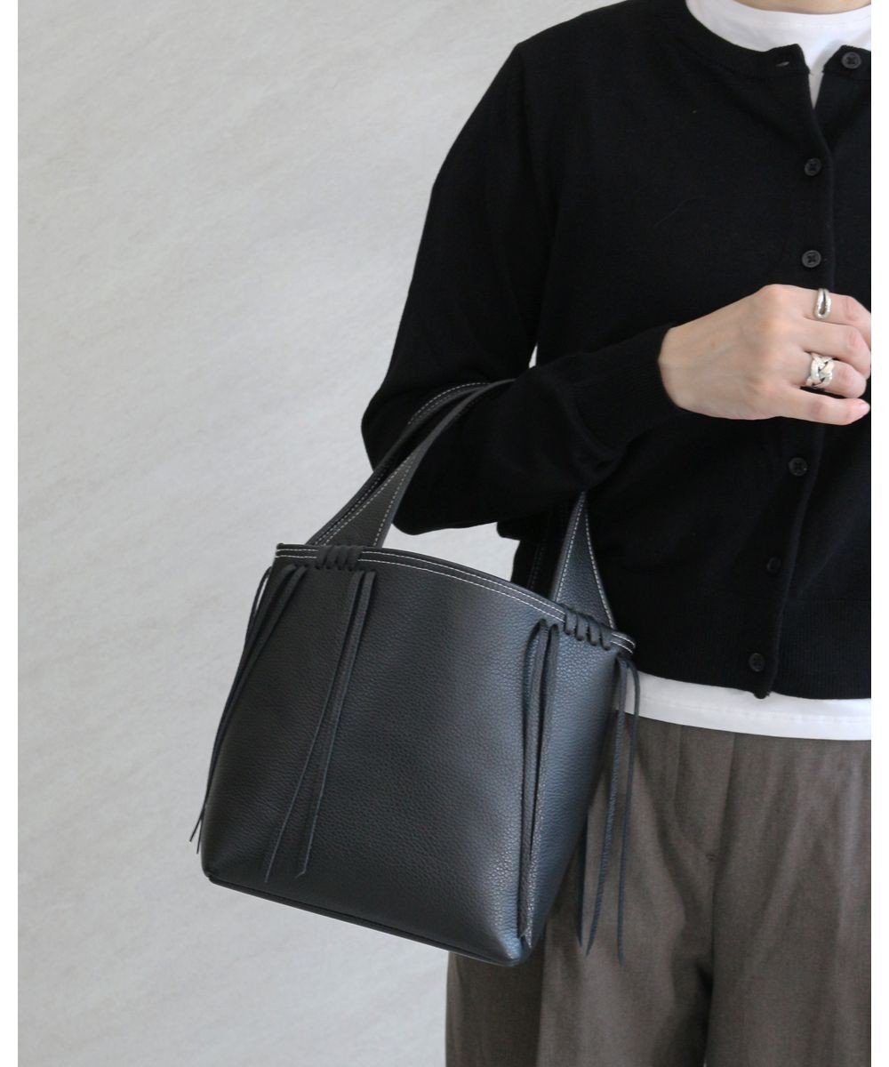 【モローバイサンク/MORROW by thank】のEMILY NL ハンドバッグ インテリア・キッズ・メンズ・レディースファッション・服の通販 founy(ファニー) 　ファッション　Fashion　レディースファッション　Fashion for Women　バッグ　Bags　シンプル　Simple, Minimal　スタイリッシュ　Stylish, Fashionable　財布　Wallet, Purse　フォルム　Silhouette, Form　フリンジ　Fringe, Tassel　ポケット　Pocket, Pocket Detail　日本製　Made In Japan　ブラック|ID: prp329100004743135 ipo3291000000034275279