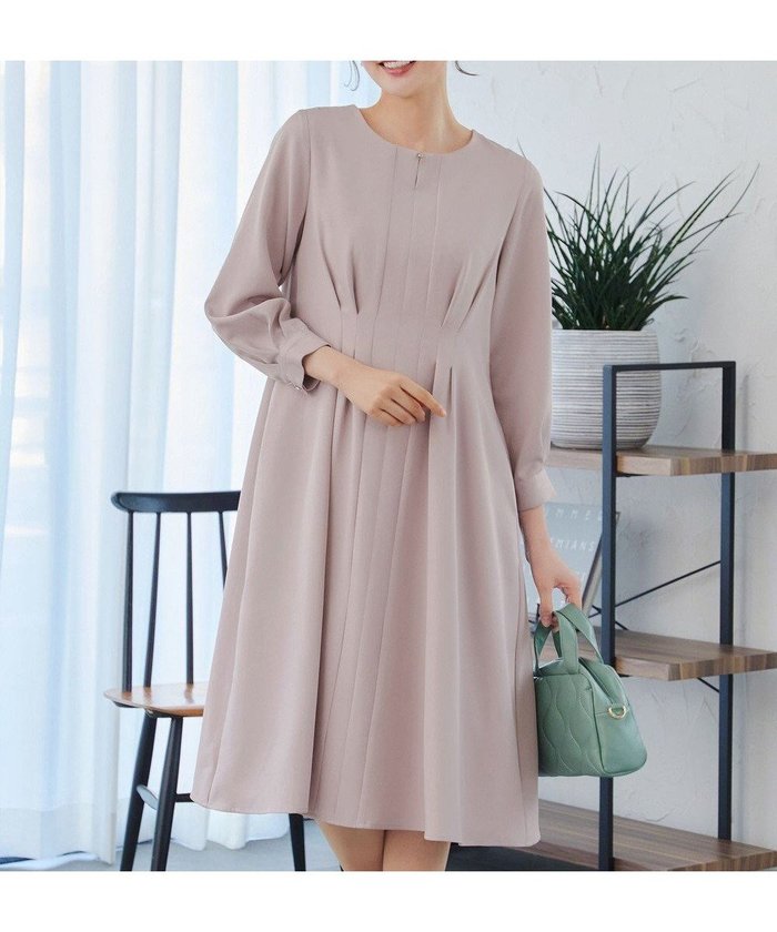 【ティアクラッセ/Tiaclasse】のビジュー付きフロント切替タックワンピース インテリア・キッズ・メンズ・レディースファッション・服の通販 founy(ファニー) https://founy.com/ ファッション Fashion レディースファッション Fashion for Women ワンピース Dresses アクセサリー Fashion Accessories オケージョン Occasion Wear 洗える Machine Washable 秋 Autumn カーディガン Cardigan, Knitwear 切替 Switching, Contrast Panel シェイプ Shape, Slim Fit シューズ Shoes, Footwear シンプル Simple, Minimal ストーン Stone, Gem-Like スリーブ Sleeve, Long Sleeve / Short Sleeve チュニック Tunic, Long Top 長袖 Long Sleeve, Full Sleeve ビジュー Bijou, Jewel-like Accent フェミニン Feminine, Girly フラット Flat, Flat Shoes フロント Front, Front Design ポケット Pocket, Pocket Detail ラウンド Round, Round Neck 冬 Winter / This Winter A/W・秋冬 Autumn/Winter 再入荷 Restock / Back in Stock おすすめ Recommended / Our Picks エレガント 上品 Elegant セレモニー Ceremony 新作・新入荷 New Arrivals / New In ビジネス 仕事 通勤 Business / Work / Commuting |ID: prp329100004745706 ipo3291000000034309252