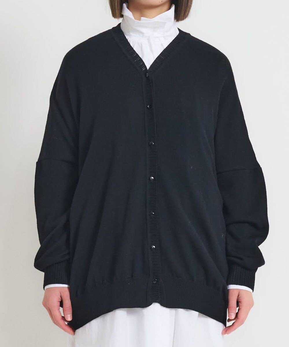 【ムーク/muuc】の〈極上メリノウール〉Vネックオーバーサイズカーディガン〈ゆったり体型カバー〉〈アンサンブル可能〉〈透かし編み〉 インテリア・キッズ・メンズ・レディースファッション・服の通販 founy(ファニー) ファッション Fashion レディースファッション Fashion for Women トップス・カットソー Cut & Sew Tops カーディガン・羽織り Layered Style Cardigans アンサンブルニット Knit Ensembles & Twin Sets Vネックトップス V-Neck Tops / V-Cut Neckline Shirts アンサンブル Ensemble Set イタリア Italy エレガント 上品 Elegant カーディガン Cardigan, Knitwear シンプル Simple, Minimal 透かし Cut-Out, Lacework タートル Turtleneck, Turtle Collar なめらか Smooth, Silky Texture バランス Balance, Style Balance リラックス Relax, Relaxed Fit A/W・秋冬 Autumn/Winter S/S・春夏 SS, Spring/Summer, Warm Season おすすめ Recommended / Our Picks 夏 Summer ブラック|ID: prp329100004746244 ipo3291000000035023452