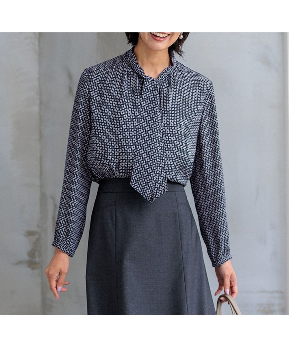 【23区/NIJYUSANKU】の【洗える】スクエアチェーンプリント ブラウス 人気、トレンドファッション・服の通販 founy(ファニー) 　ファッション　Fashion　レディースファッション　Fashion for Women　トップス・カットソー　Cut & Sew Tops　シャツ・ブラウス・オフィスカジュアル　Elegant Blouses & Button-Ups　洗える　Machine Washable　シルク　Silk, 100% Silk　ジョーゼット　Georgette, Semi-Sheer Fabric　チェーン　Chain, Chain Strap　ハンド　Hand, Handmade　プリント　Print, Printed Pattern　ボトム　Bottoms, Lower Wear　A/W・秋冬　Autumn/Winter　2024年　2024　2024-2025秋冬・A/W　Autumn/Winter 2024–25 AW24–25　 other-1|ID: prp329100004747187 ipo3291000000034322415