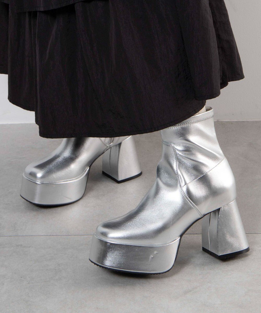 【ウィゴー/WEGO】のストーム付きワイドヒールショートブーツ インテリア・キッズ・メンズ・レディースファッション・服の通販 founy(ファニー) ファッション Fashion レディースファッション Fashion for Women 厚底 Platform Shoes スマホ Smartphone, Mobile Device トレンド Trend, Trending Now 定番 Standard, Basic Item ヒョウ Leopard, Animal Print A/W・秋冬 Autumn/Winter シルバー|ID: prp329100004747192 ipo3291000000034322614