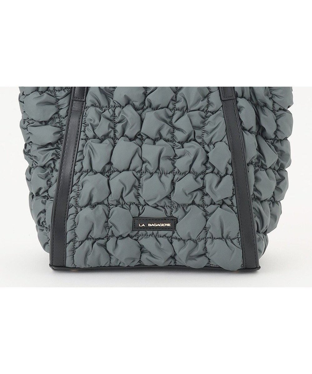 【ラ バガジェリー/LA BAGAGERIE】のポップコーンキルト2WAYトート Sサイズ インテリア・キッズ・メンズ・レディースファッション・服の通販 founy(ファニー) 　ファッション　Fashion　レディースファッション　Fashion for Women　バッグ　Bags　キルティング　Quilted, Quilting　キルト　Quilt, Quilted Fabric　スマート　Smart, Elegant　ポケット　Pocket, Pocket Detail　ランダム　Random, Irregular　夏　Summer　春　Spring　S/S・春夏　SS, Spring/Summer, Warm Season　A/W・秋冬　Autumn/Winter　ダークグレー|ID: prp329100004747217 ipo3291000000034323309