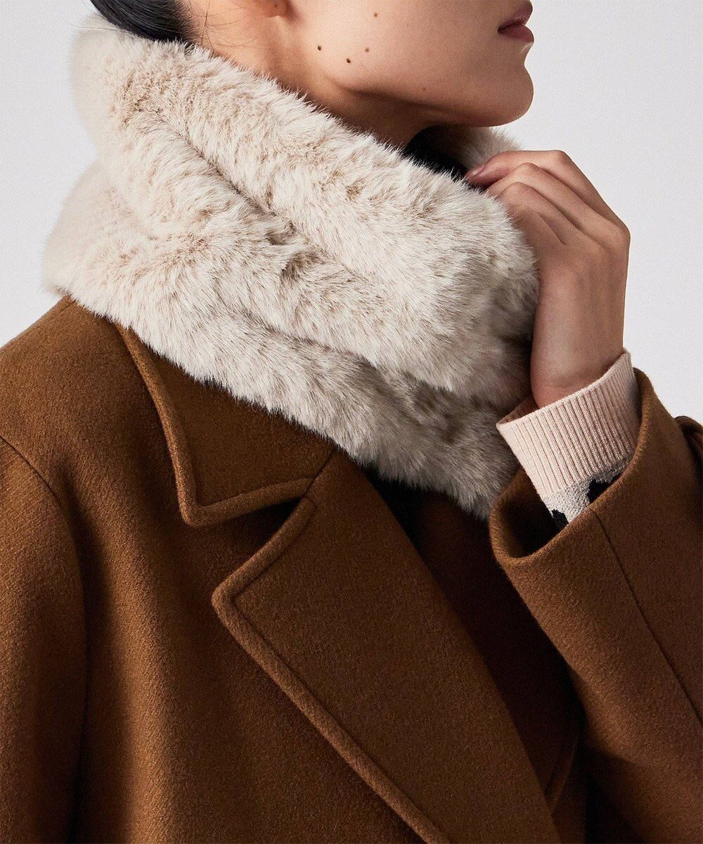 【ポール スミス/Paul Smith】のTea Floral ティペット インテリア・キッズ・メンズ・レディースファッション・服の通販 founy(ファニー) ファッション Fashion レディースファッション Fashion for Women マフラー・スヌード / 冬小物の定番 Scarves & Mufflers コンパクト Compact, Small Size スヌード Snood, Infinity Scarf フェイクファー Faux Fur, Imitation Fur マグネット Magnet, Magnetic Closure マフラー Scarf, Muffler ライニング Inner Lining, Inner Fabric, Lined リュクス Luxury, Elegant, High-End, Chic 夏 Summer S/S・春夏 SS, Spring/Summer, Warm Season A/W・秋冬 Autumn/Winter ベージュ|ID: prp329100004747269 ipo3291000000034618016