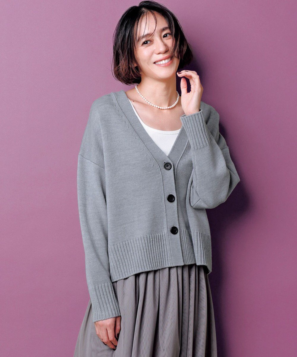 【アンフィーロ 自由区/UNFILO】の【洗える】クロップド Vネック カーディガン インテリア・キッズ・メンズ・レディースファッション・服の通販 founy(ファニー) 　ファッション　Fashion　レディースファッション　Fashion for Women　トップス・カットソー　Cut & Sew Tops　カーディガン・羽織り　Layered Style Cardigans　Vネックトップス　V-Neck Tops / V-Cut Neckline Shirts　アクリル　Acrylic Material　インナー　Innerwear　ウォッシャブル　Machine Washable　カーディガン　Cardigan, Knitwear　クロップド　Cropped, Short Length　バランス　Balance, Style Balance　ミドル　Middle Length, Mid Height　ワイド　Wide, Wide Fit　洗える　Machine Washable　A/W・秋冬　Autumn/Winter　グレー|ID: prp329100004752994 ipo3291000000034377512