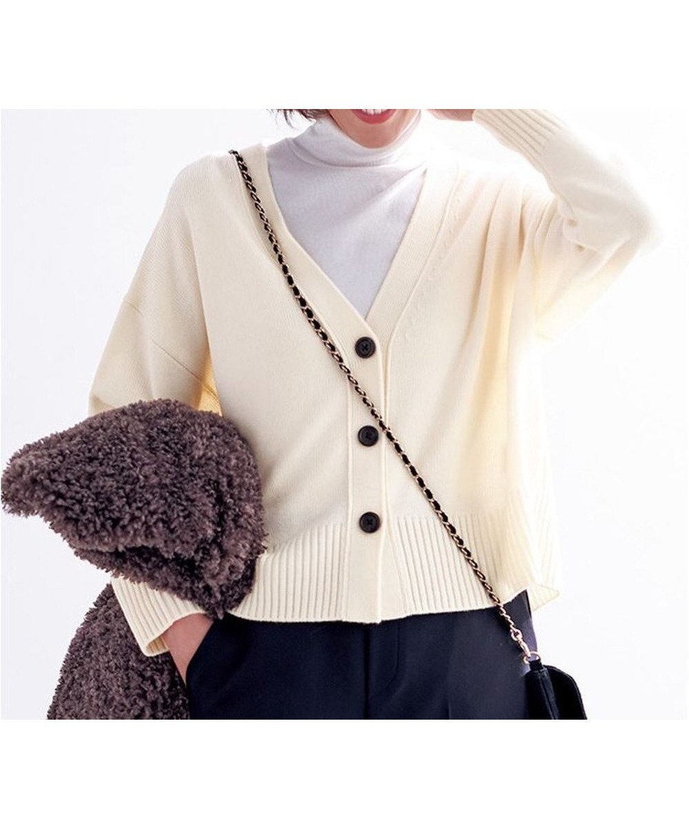 【アンフィーロ 自由区/UNFILO】の【洗える】クロップド Vネック カーディガン インテリア・キッズ・メンズ・レディースファッション・服の通販 founy(ファニー) 　ファッション　Fashion　レディースファッション　Fashion for Women　トップス・カットソー　Cut & Sew Tops　カーディガン・羽織り　Layered Style Cardigans　Vネックトップス　V-Neck Tops / V-Cut Neckline Shirts　アクリル　Acrylic Material　インナー　Innerwear　ウォッシャブル　Machine Washable　カーディガン　Cardigan, Knitwear　クロップド　Cropped, Short Length　バランス　Balance, Style Balance　ミドル　Middle Length, Mid Height　ワイド　Wide, Wide Fit　洗える　Machine Washable　A/W・秋冬　Autumn/Winter　エクリュ|ID: prp329100004752994 ipo3291000000034377513