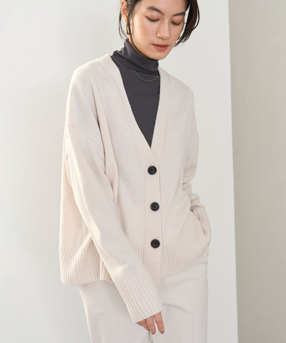 【アンフィーロ 自由区/UNFILO】の【洗える】クロップド Vネック カーディガン インテリア・キッズ・メンズ・レディースファッション・服の通販 founy(ファニー) 　ファッション　Fashion　レディースファッション　Fashion for Women　トップス・カットソー　Cut & Sew Tops　カーディガン・羽織り　Layered Style Cardigans　Vネックトップス　V-Neck Tops / V-Cut Neckline Shirts　アクリル　Acrylic Material　インナー　Innerwear　ウォッシャブル　Machine Washable　カーディガン　Cardigan, Knitwear　クロップド　Cropped, Short Length　バランス　Balance, Style Balance　ミドル　Middle Length, Mid Height　ワイド　Wide, Wide Fit　洗える　Machine Washable　A/W・秋冬　Autumn/Winter　グレージュ|ID: prp329100004752994 ipo3291000000034377515