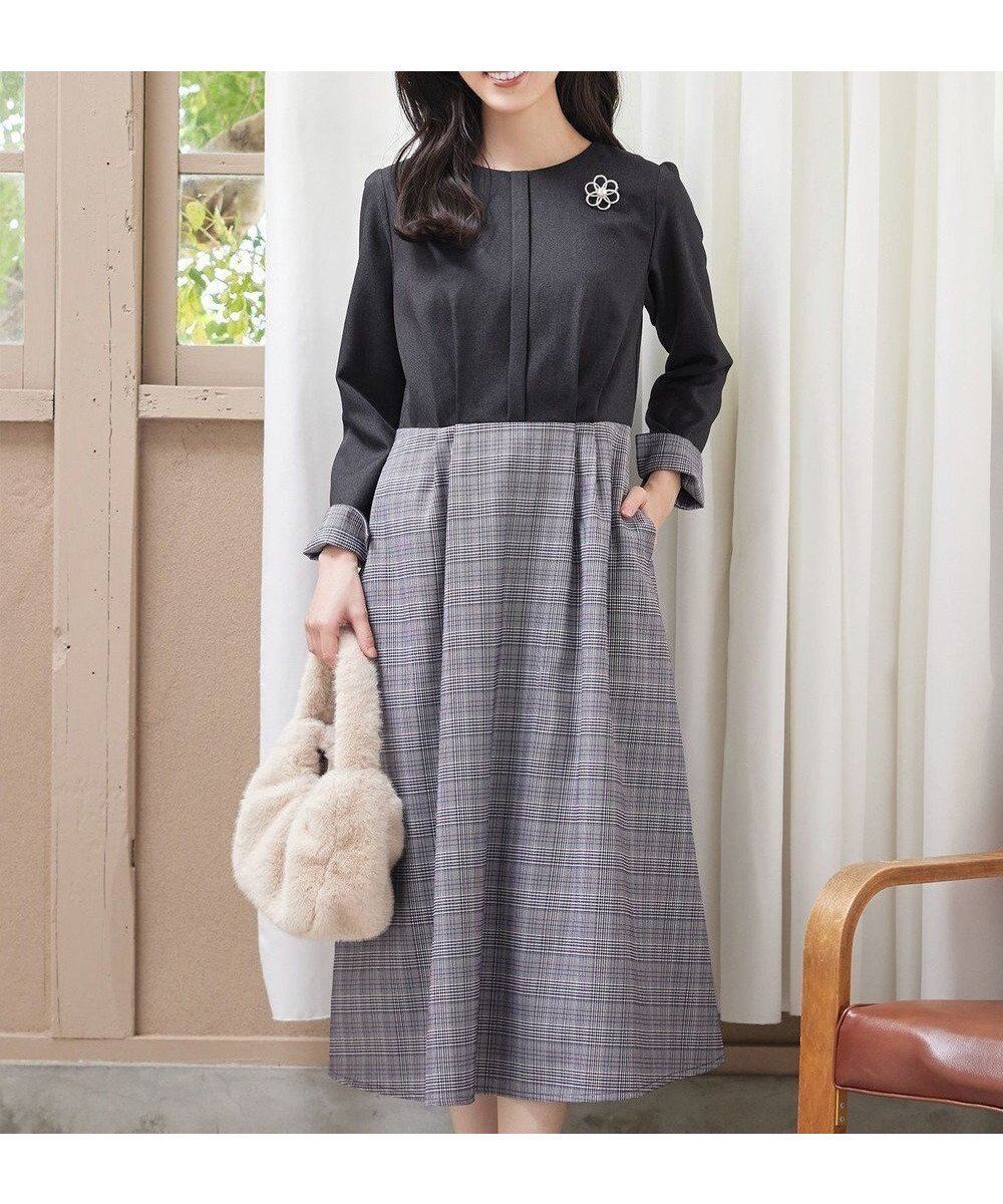 【ティアクラッセ/Tiaclasse】の【洗える】チェックドッキングワンピース 人気、トレンドファッション・服の通販 founy(ファニー) 　ファッション　Fashion　レディースファッション　Fashion for Women　ワンピース　Dresses　アクセサリー　Fashion Accessories　洗える　Machine Washable　秋　Autumn　カーディガン　Cardigan, Knitwear　チェック　Check, Plaid, Tartan　チュニック　Tunic, Long Top　ドッキング　Docking, Mixed Material　長袖　Long Sleeve, Full Sleeve　フレア　Flare, Flared　ポケット　Pocket, Pocket Detail　無地　Plain, Solid Color　ラウンド　Round, Round Neck　ロング　Long, Long-Length　冬　Winter / This Winter　A/W・秋冬　Autumn/Winter　再入荷　Restock / Back in Stock　おすすめ　Recommended / Our Picks　エレガント 上品　Elegant　新作・新入荷　New Arrivals / New In　ビジネス 仕事 通勤　Business / Work / Commuting　 other-1|ID: prp329100004753022 ipo3291000000034377886