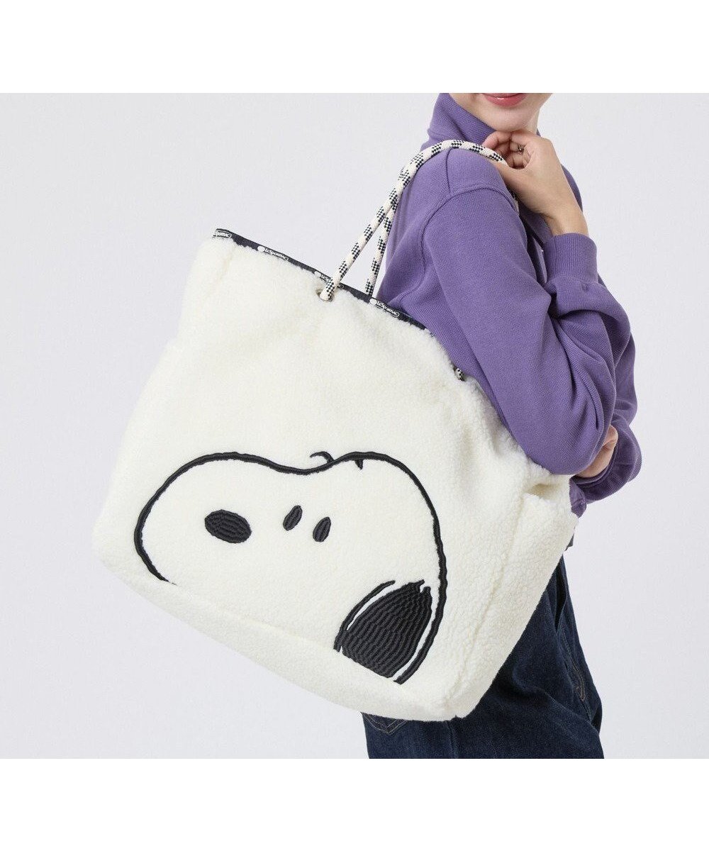 【レスポートサック/LeSportsac】のLARGE 2 WAY TOTE/2WAY スヌーピーW 人気、トレンドファッション・服の通販 founy(ファニー) 　ファッション　Fashion　レディースファッション　Fashion for Women　バッグ　Bags　コレクション　Collection, Seasonal Line　軽量　Lightweight, Ultra Light　シンプル　Simple, Minimal　デニム　Denim, Jeans Material　トラベル　Travel, Travel Gear　プリント　Print, Printed Pattern　ポケット　Pocket, Pocket Detail　リバーシブル　Reversible, Two-Sided　おすすめ　Recommended / Our Picks　旅行　Travel　ビジネス 仕事 通勤　Business / Work / Commuting　 other-1|ID: prp329100004754166 ipo3291000000034388220